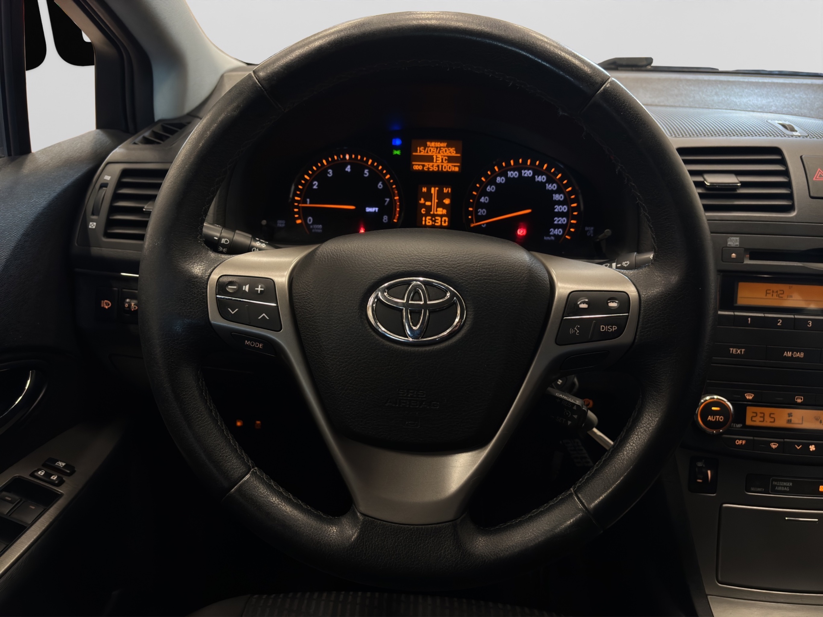 Toyota Avensis 2010 – kuva 18