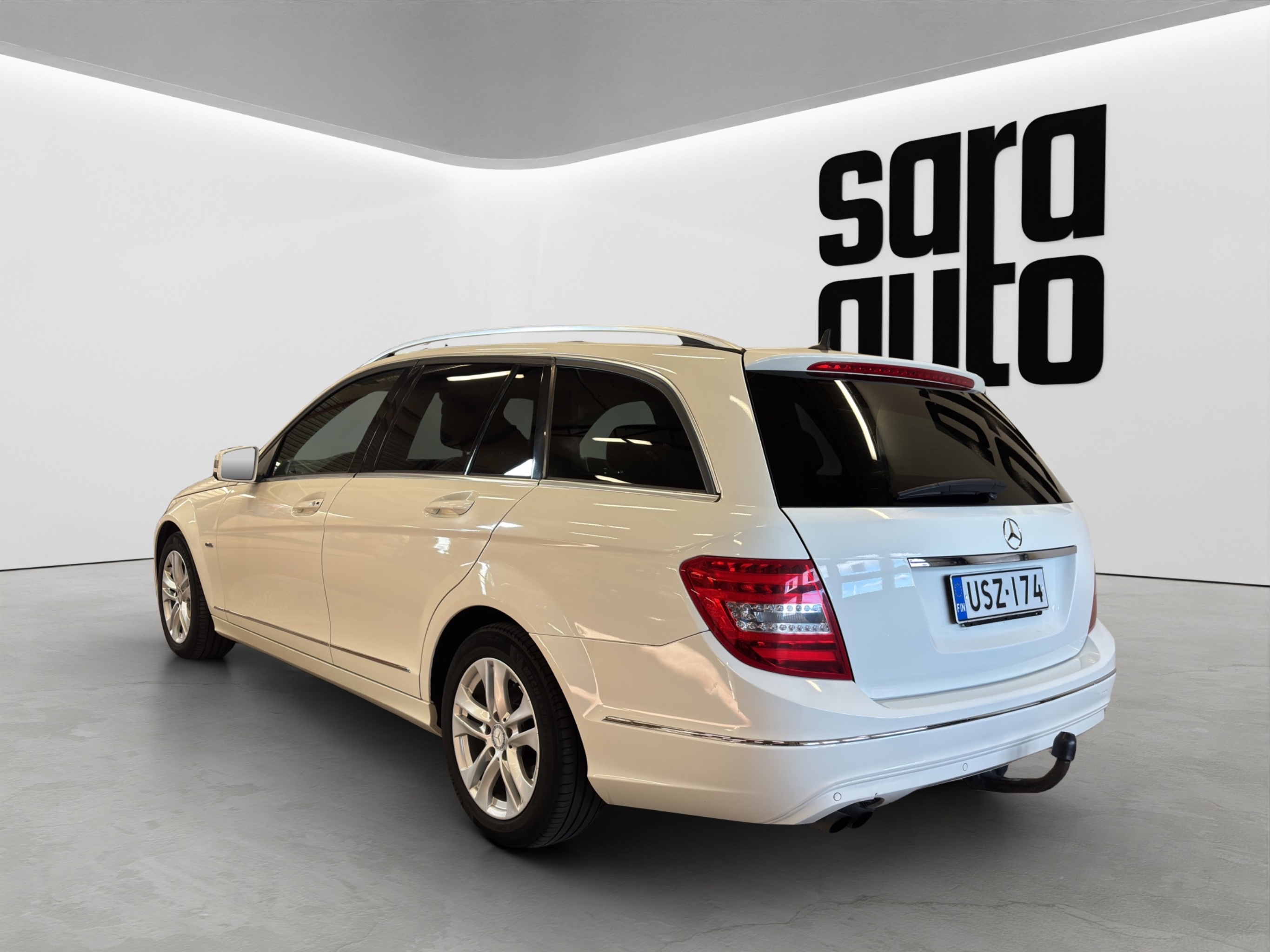 Mercedes-Benz C 2011 – kuva 6
