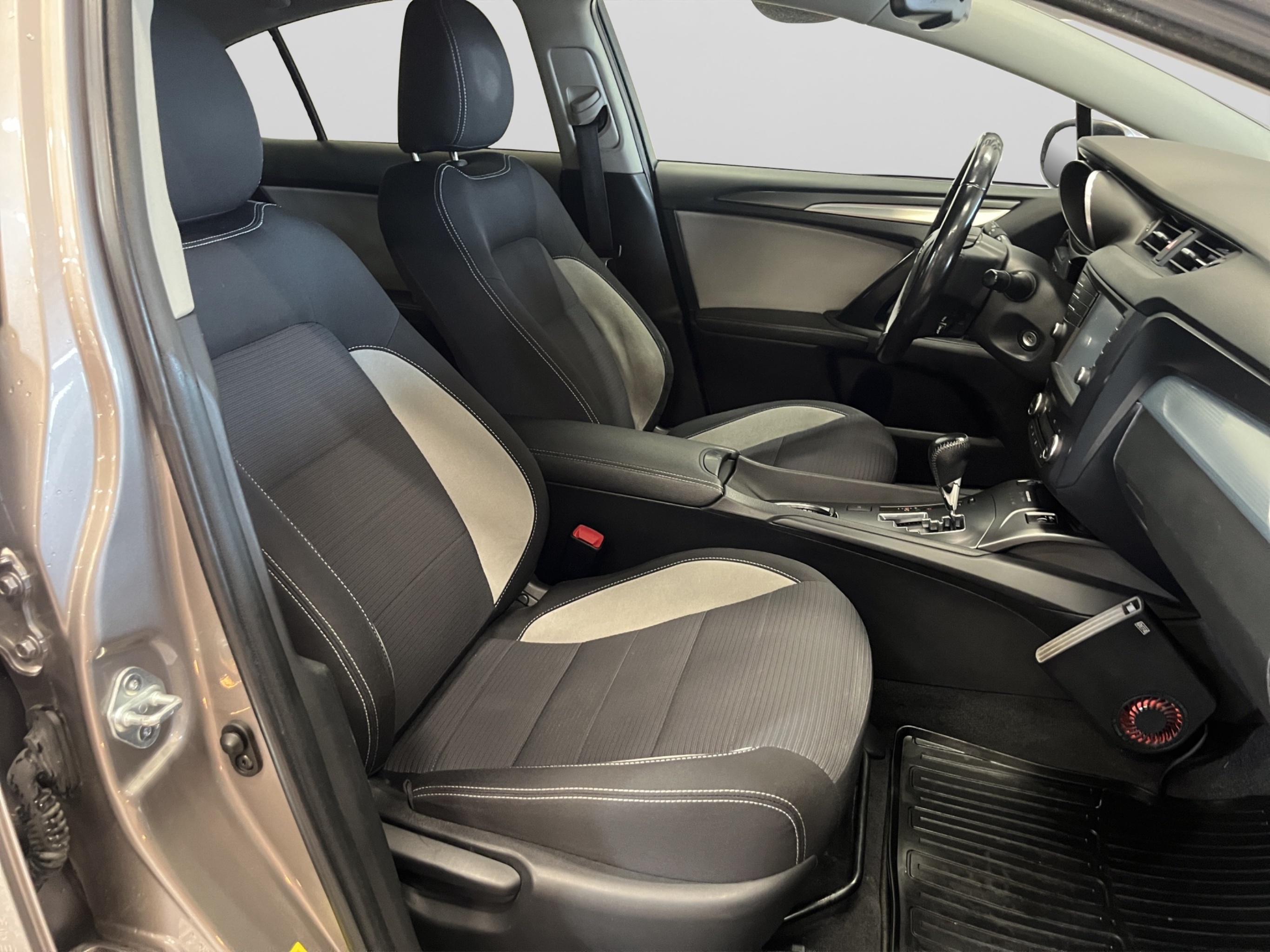 Toyota Avensis 2016 – kuva 13