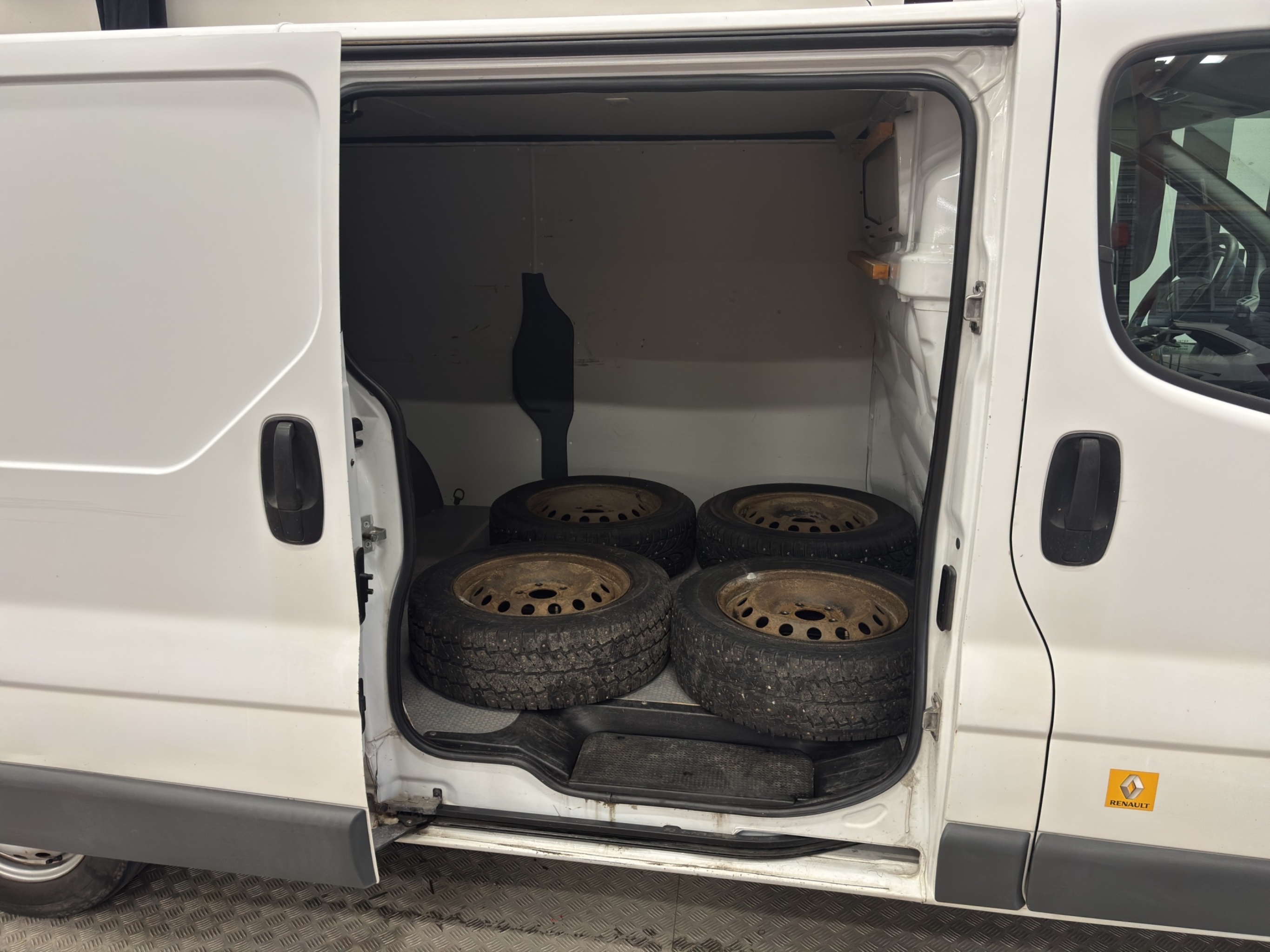 Renault Trafic 2011 – kuva 16