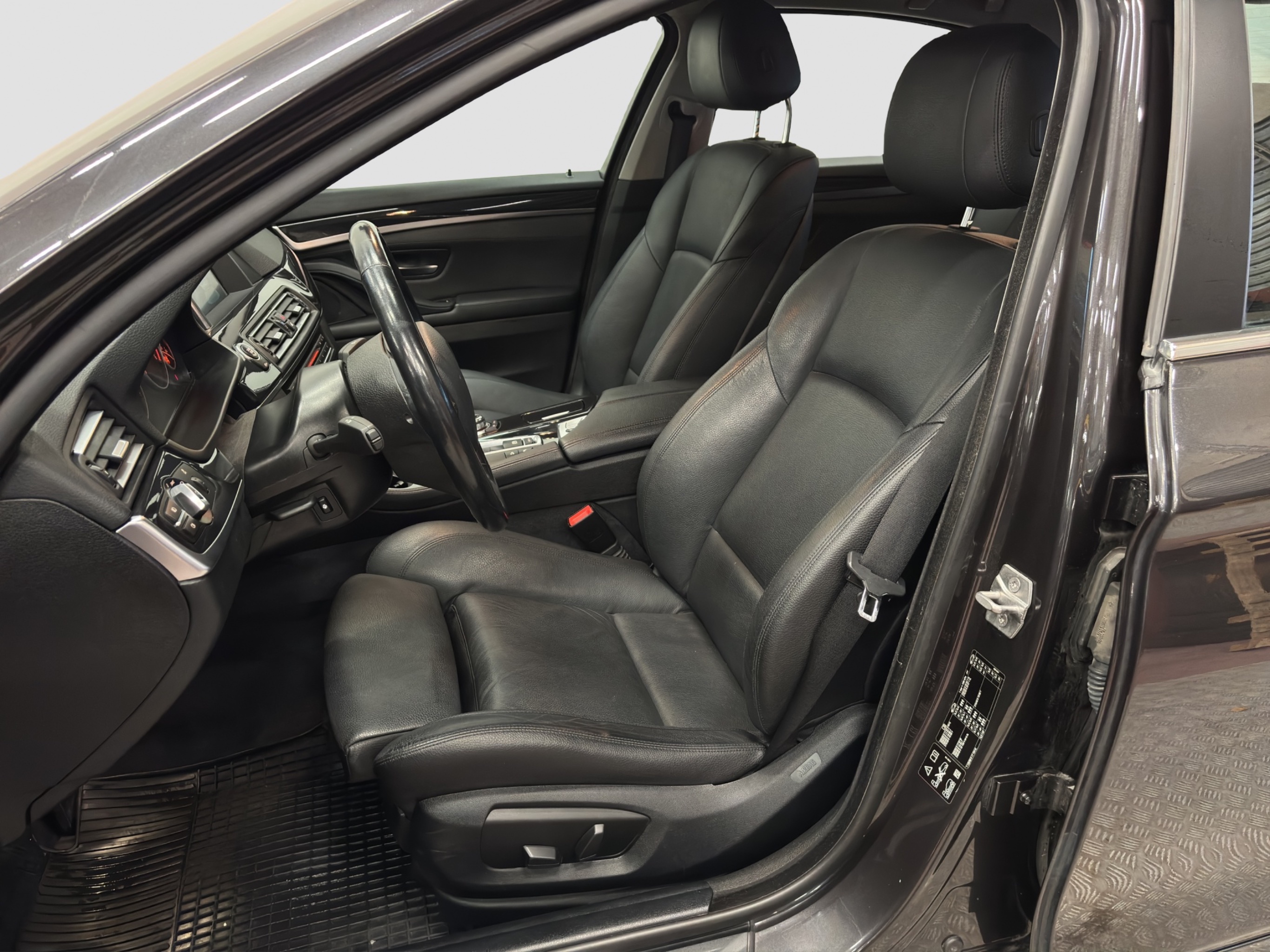 BMW 520 2016 – kuva 11