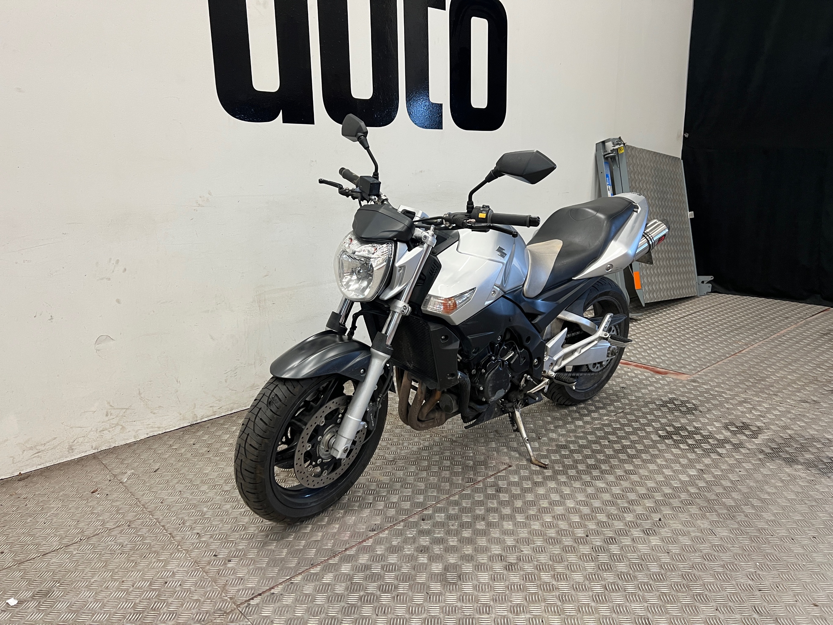 Suzuki GSR 2007