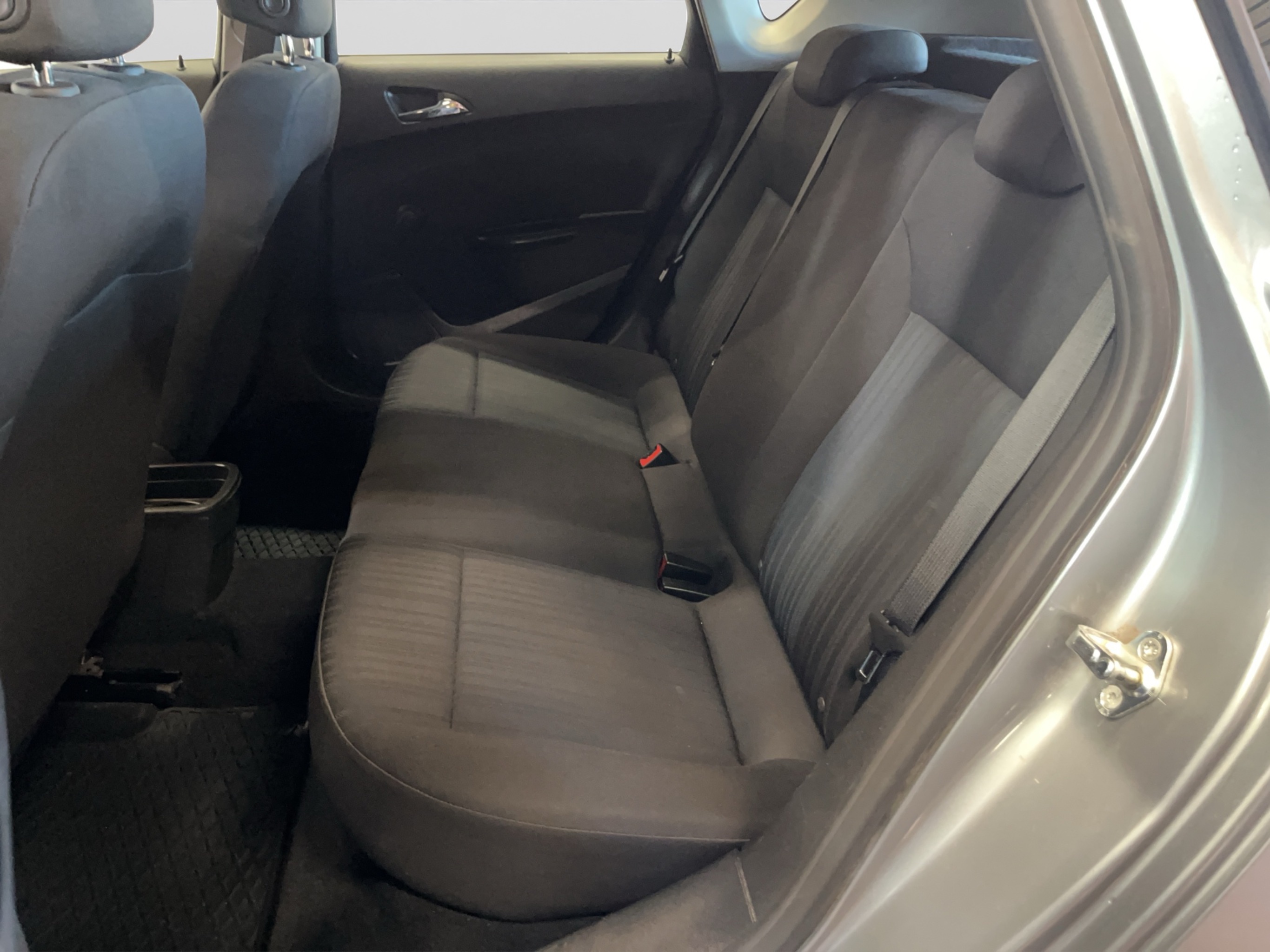 Opel Astra 2011 – kuva 12