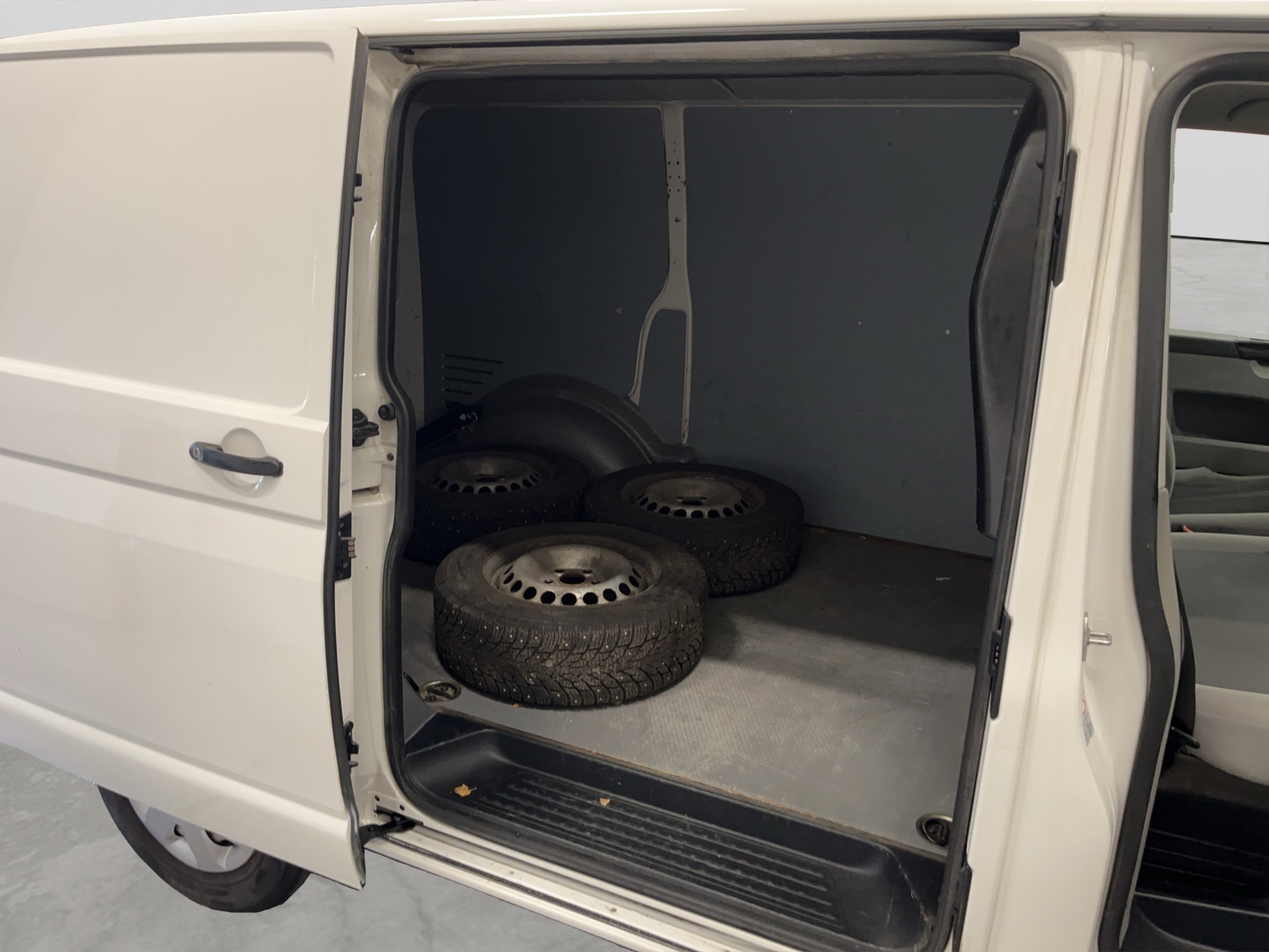 Volkswagen Transporter 2015 – kuva 16