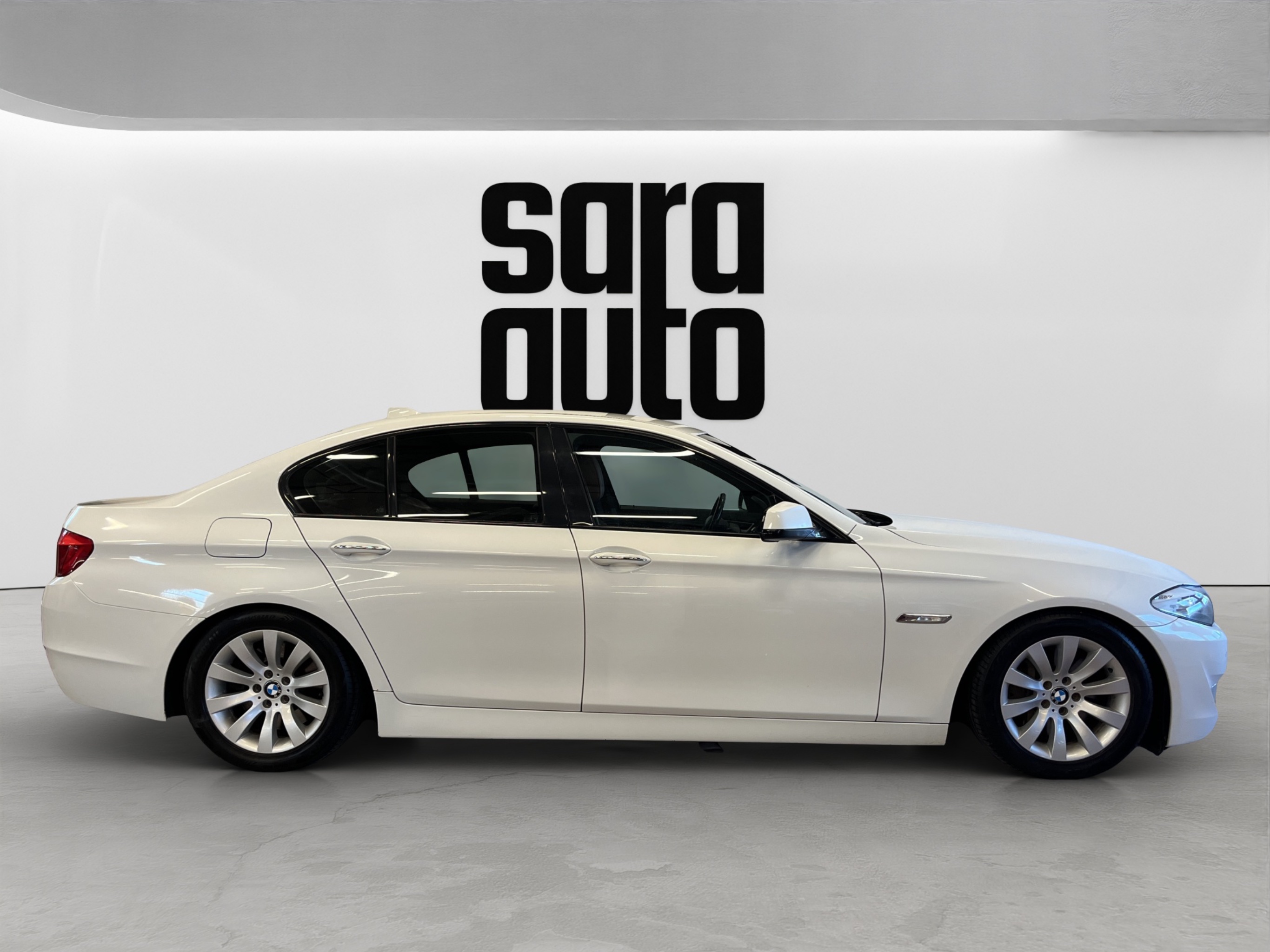 BMW 525 2011 – kuva 2