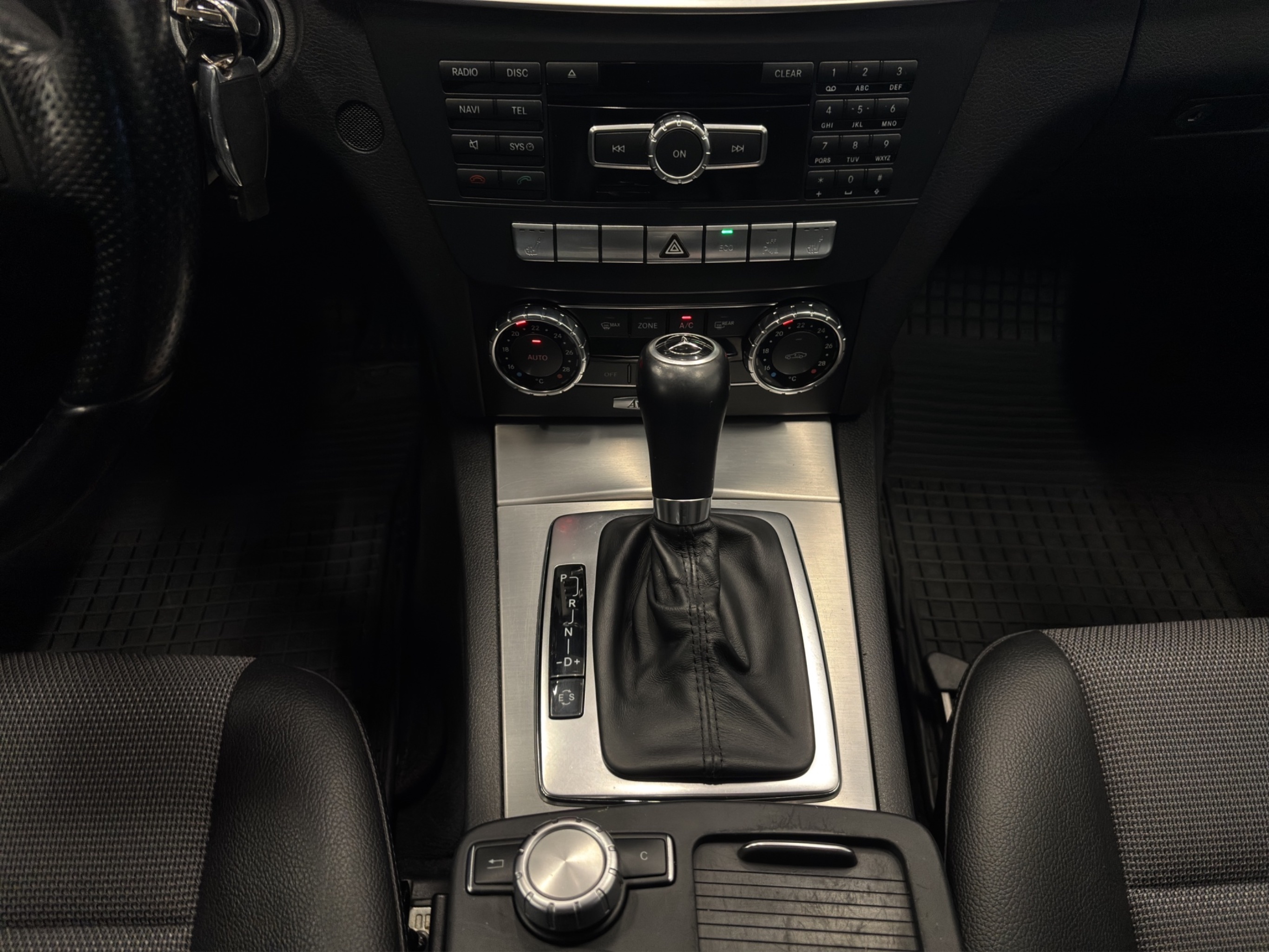 Mercedes-Benz C 2011 – kuva 18