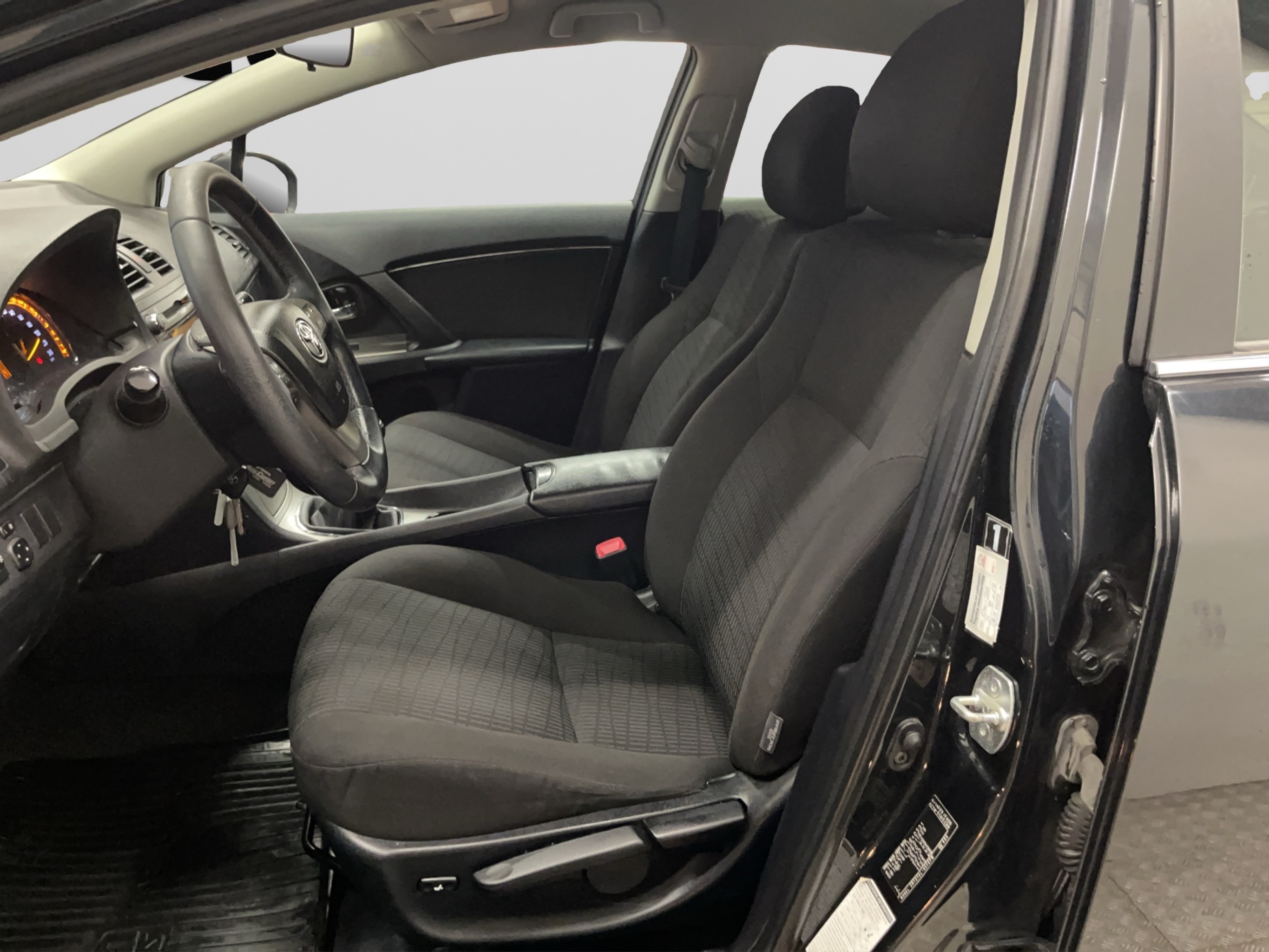 Toyota Avensis 2010 – kuva 9