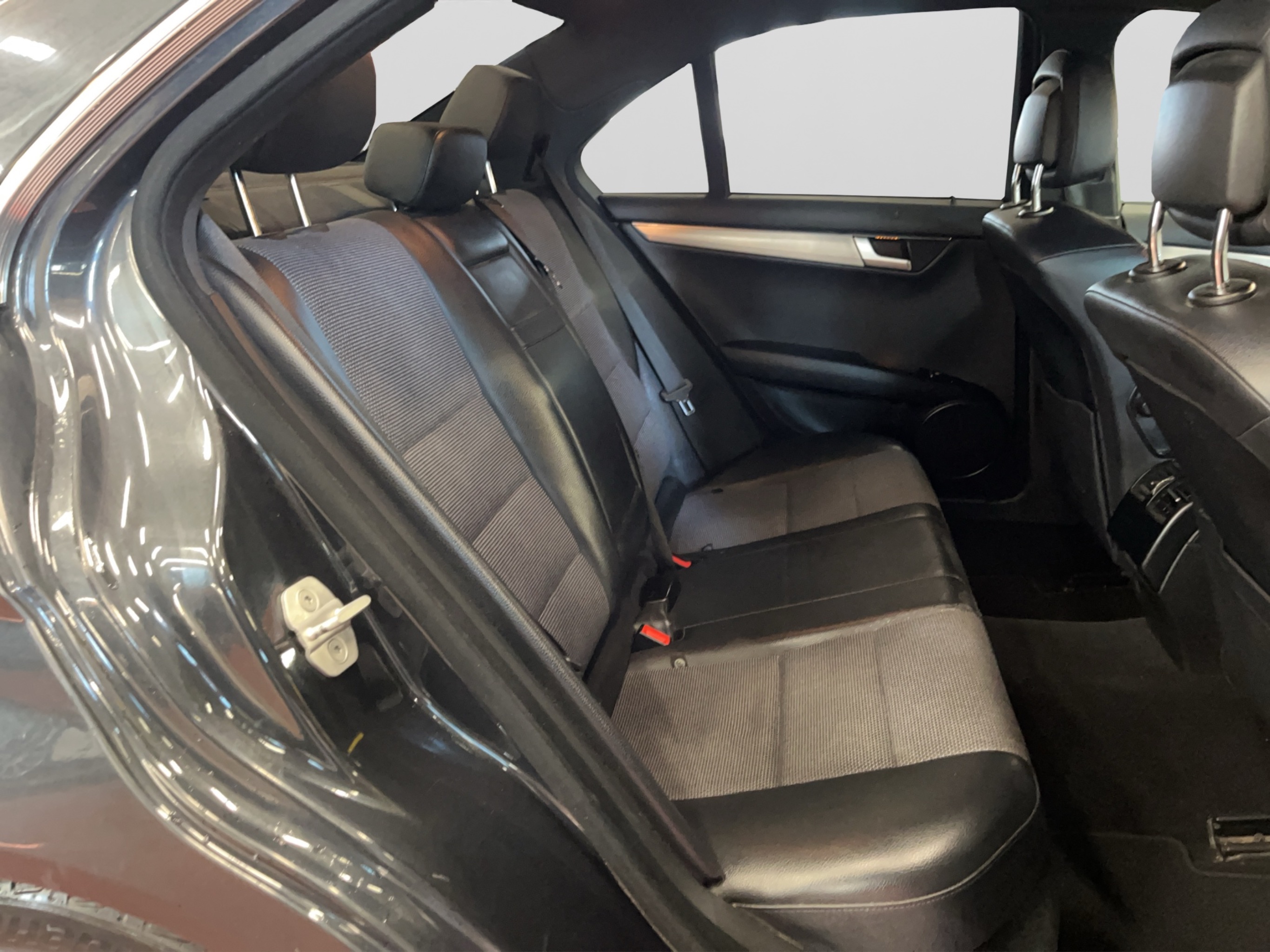 Mercedes-Benz C 2012 – kuva 14