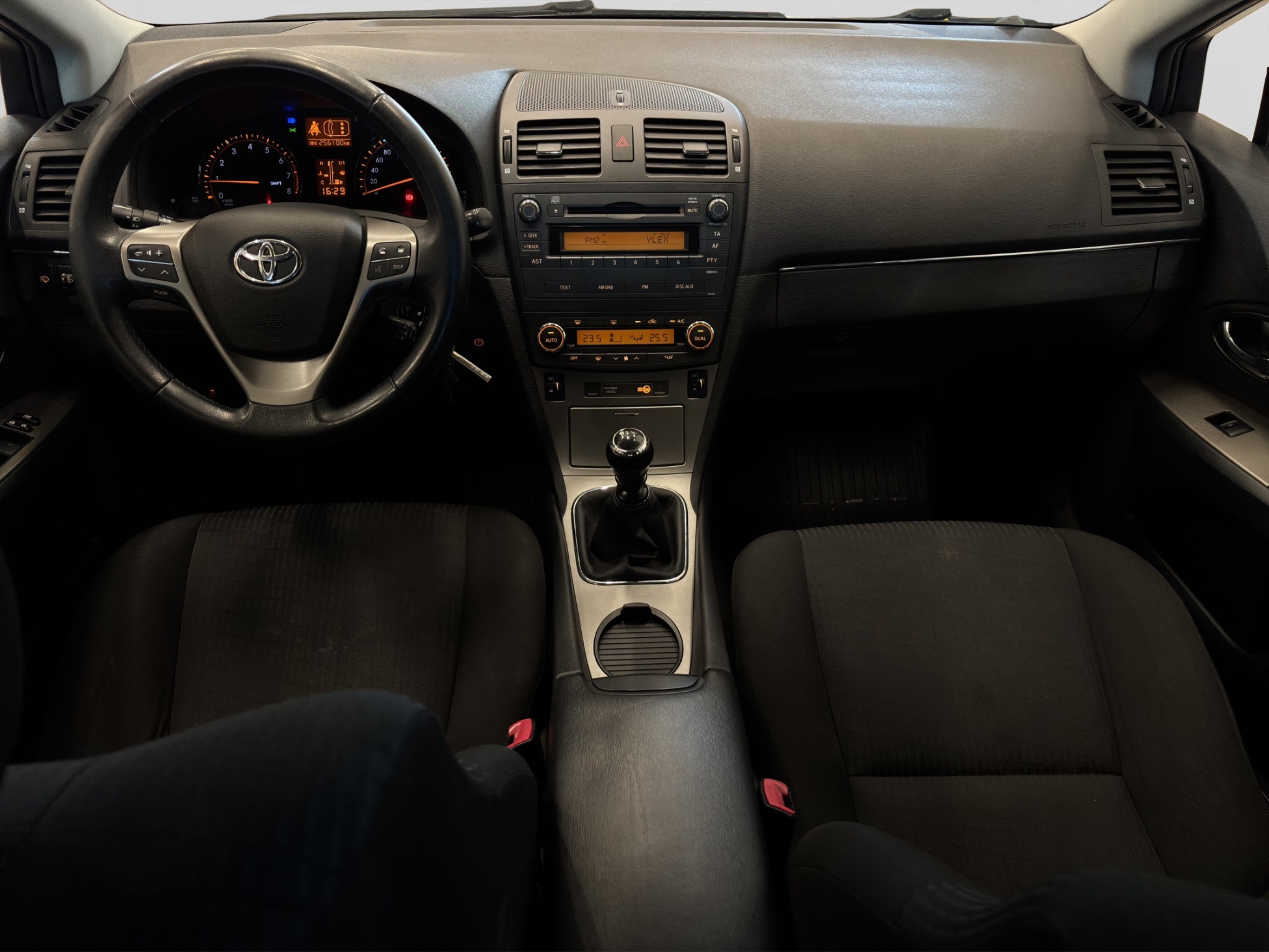 Toyota Avensis 2010 – kuva 15