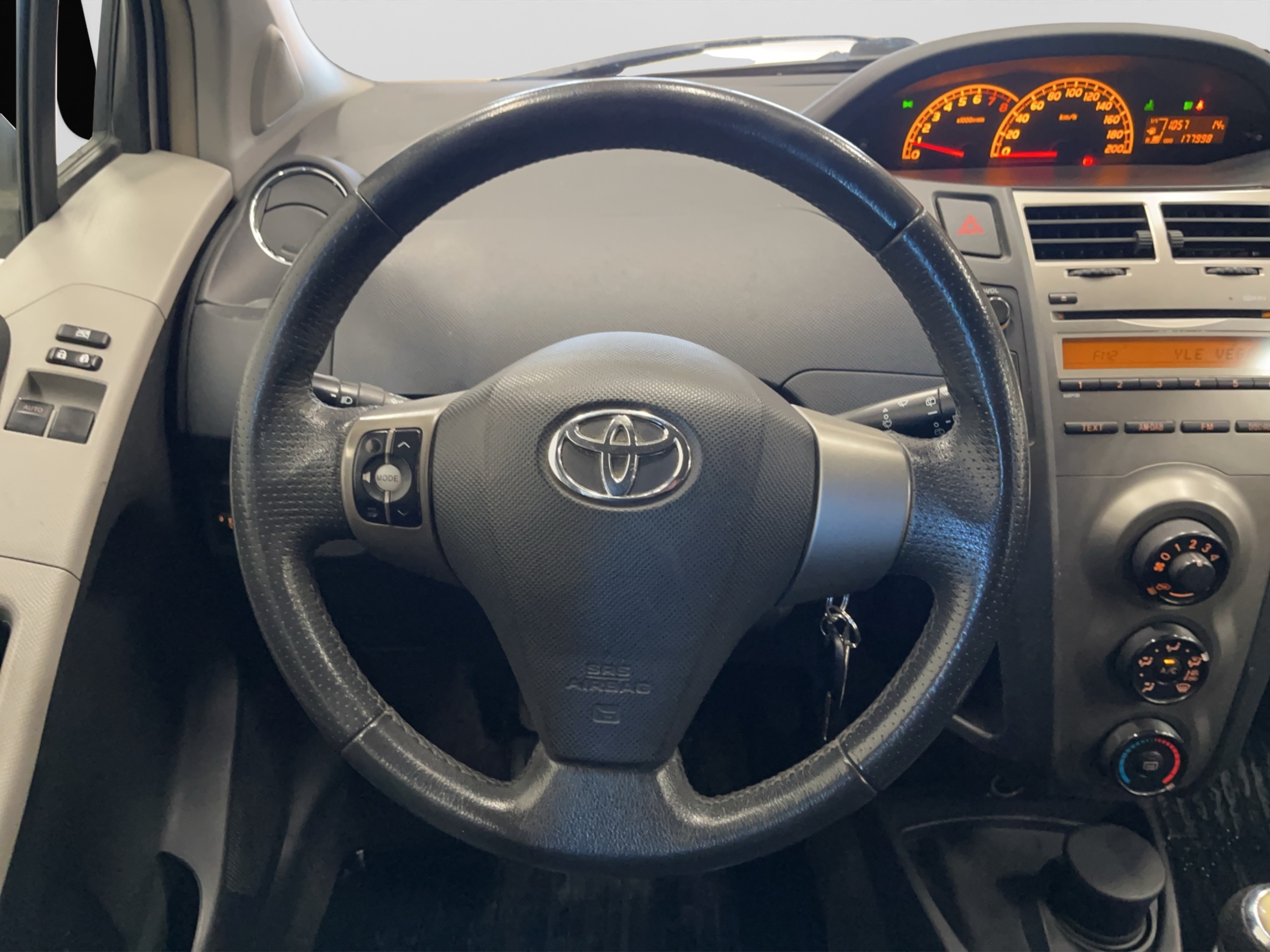 Toyota Yaris 2011 – kuva 19
