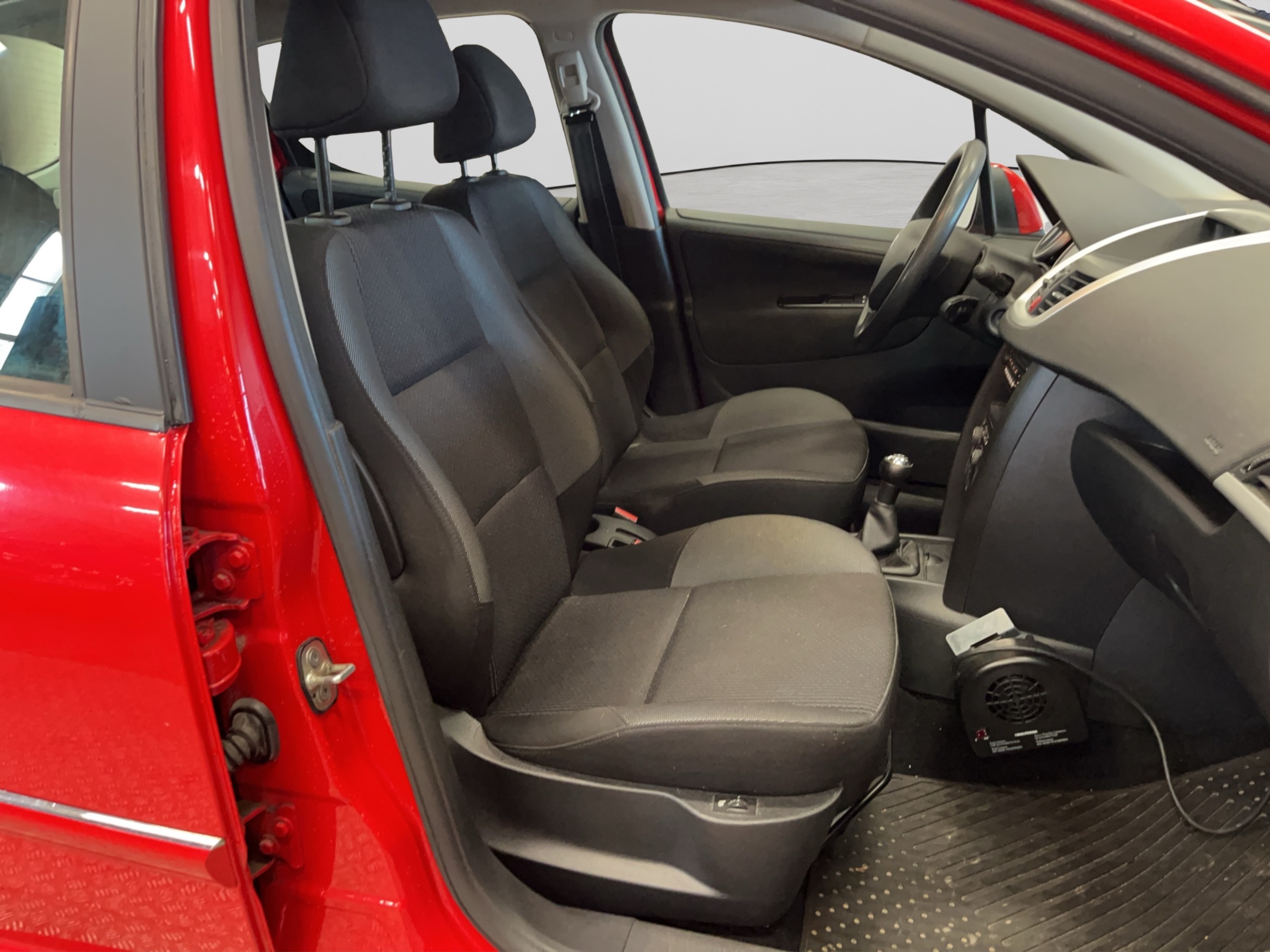 Peugeot 207 2010 – kuva 11