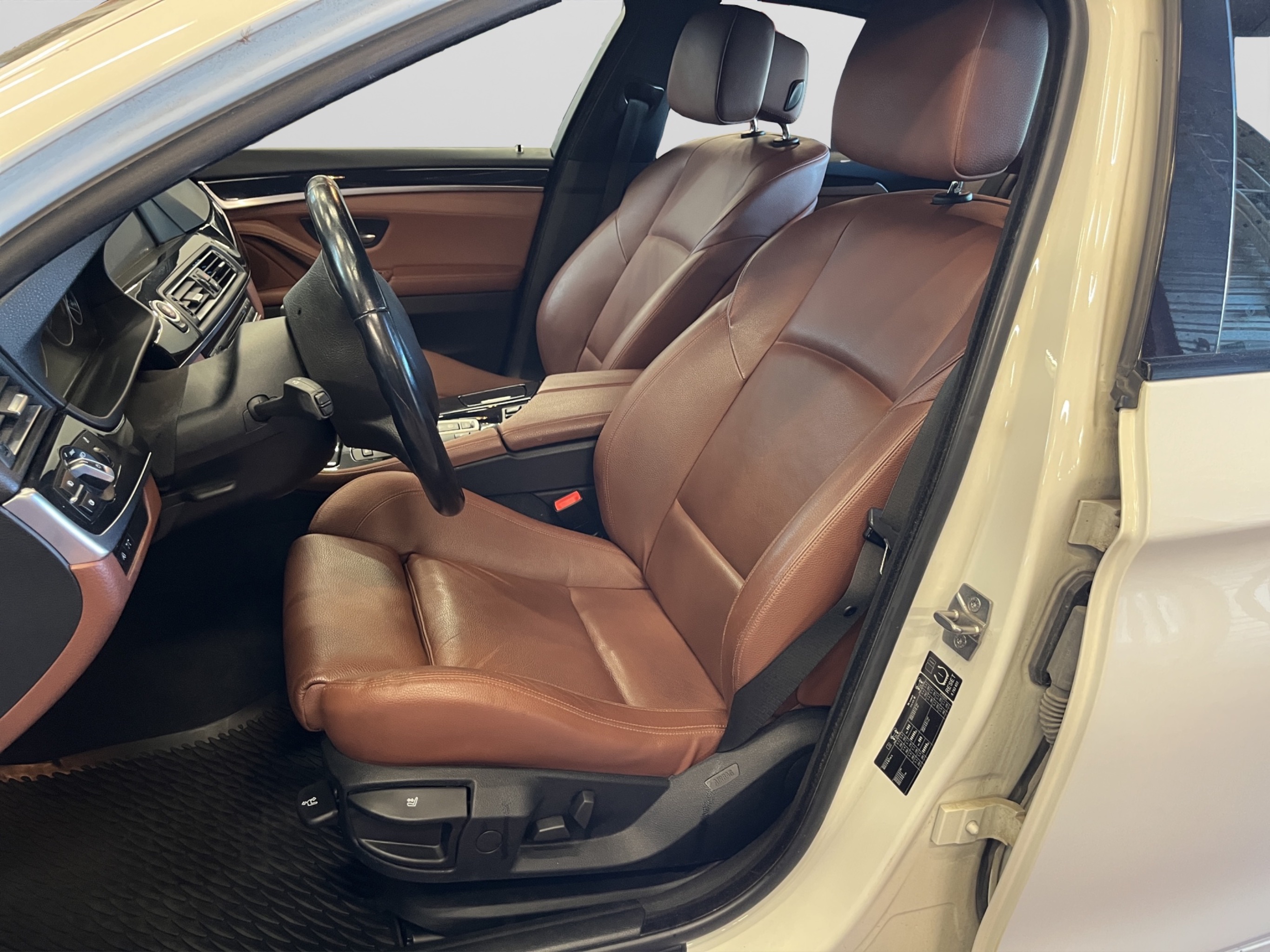 BMW 525 2011 – kuva 11