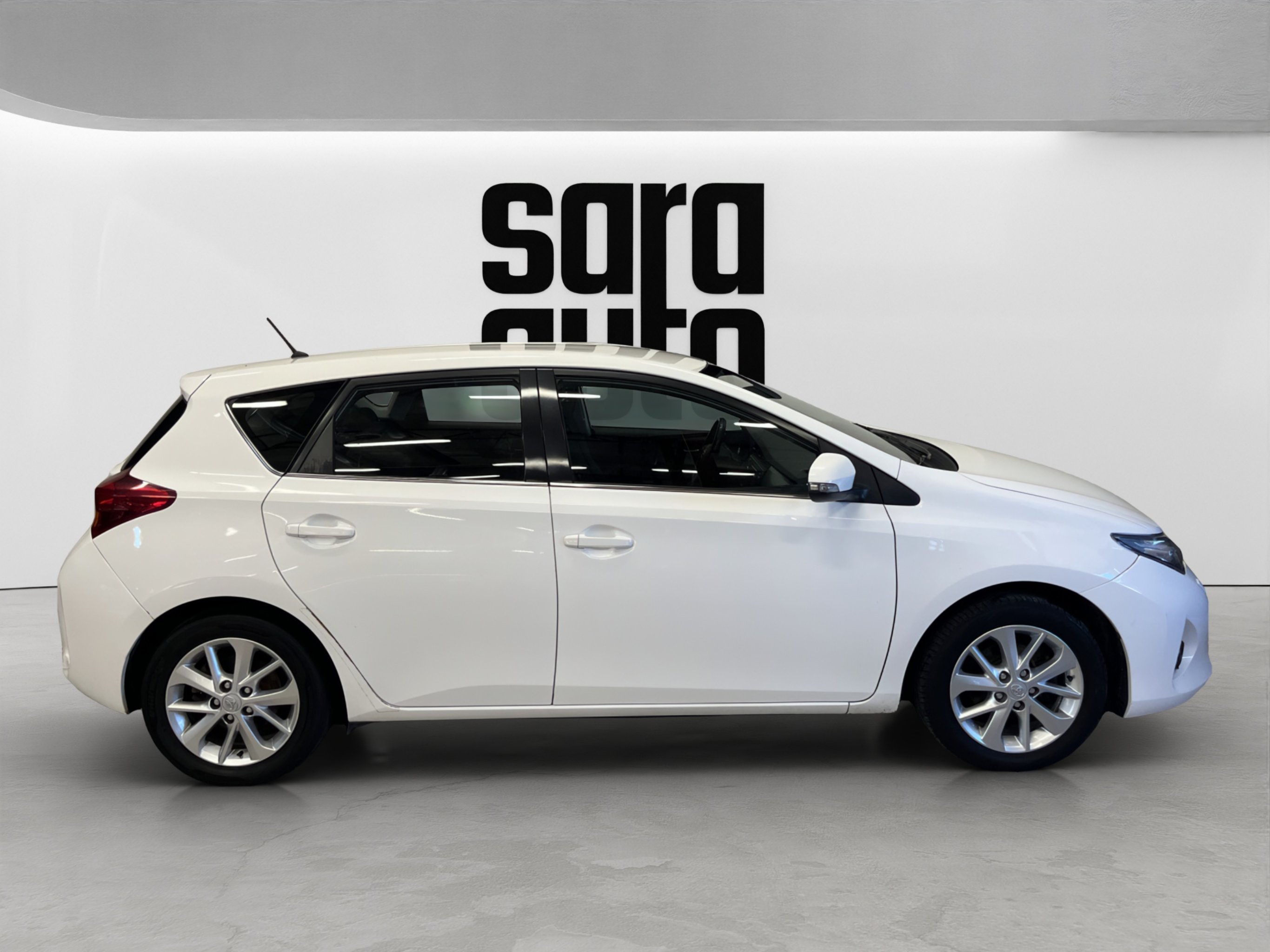 Toyota Auris kuva 2