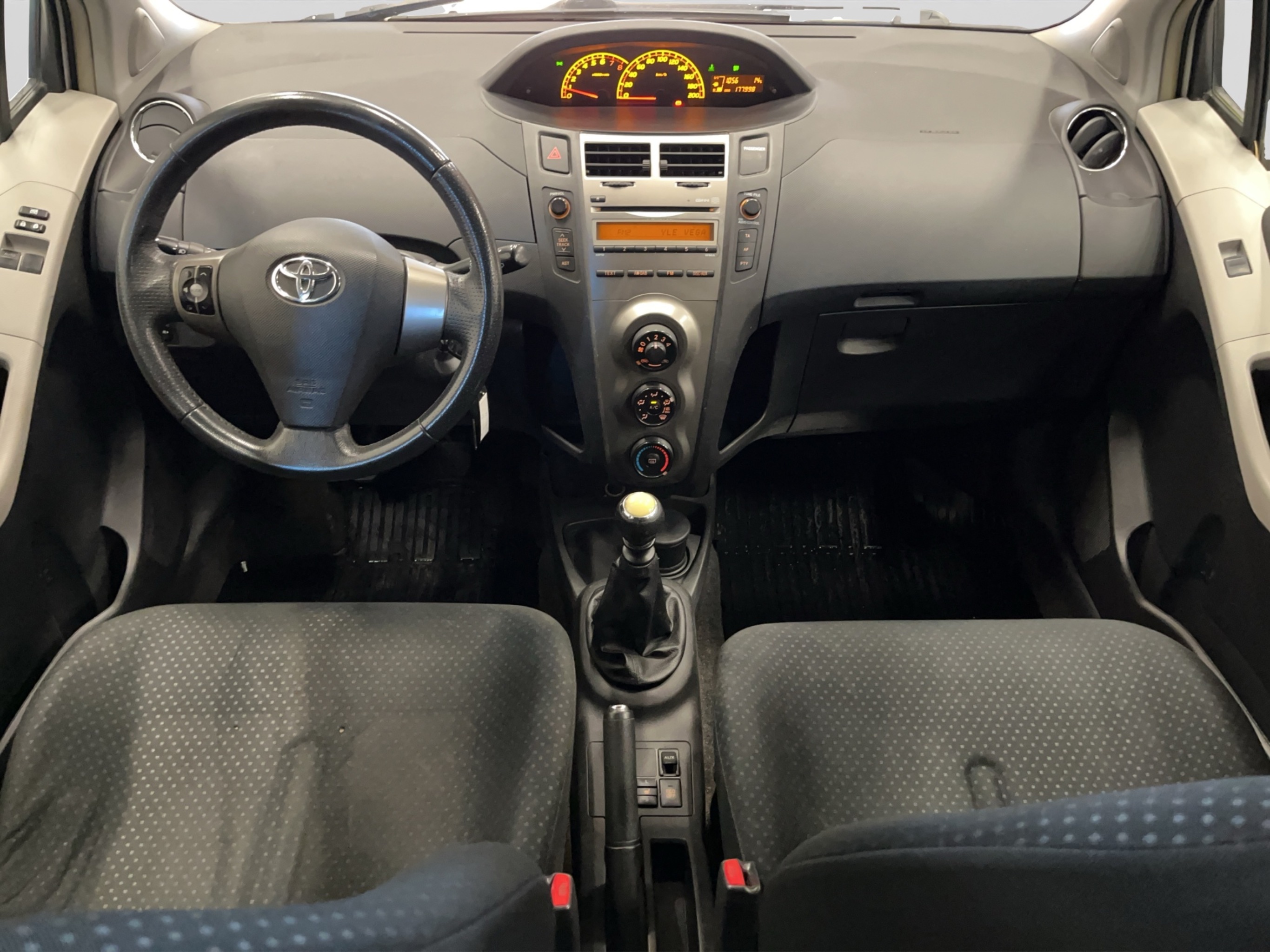 Toyota Yaris 2011 – kuva 15