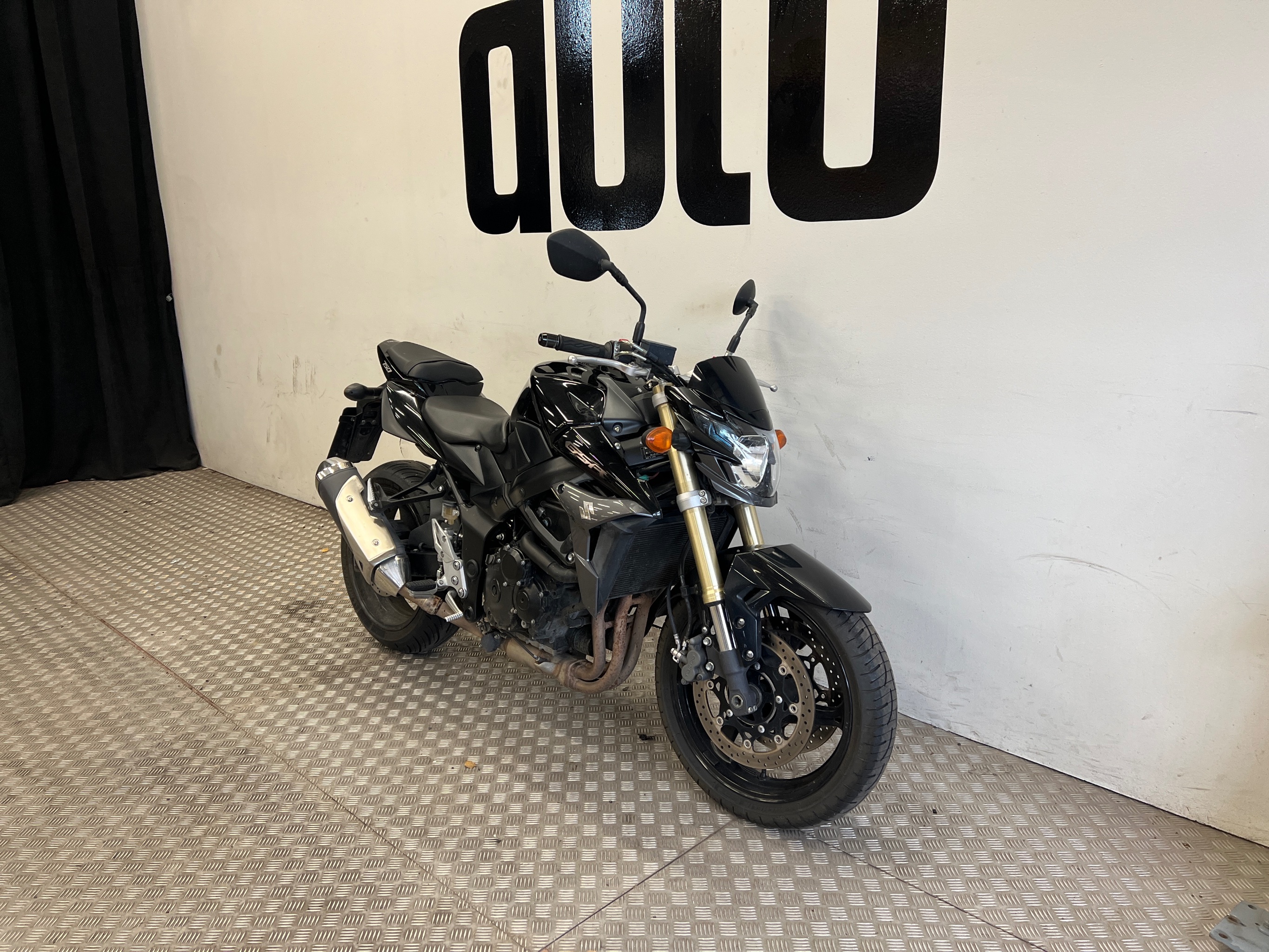 Suzuki GSR 2015