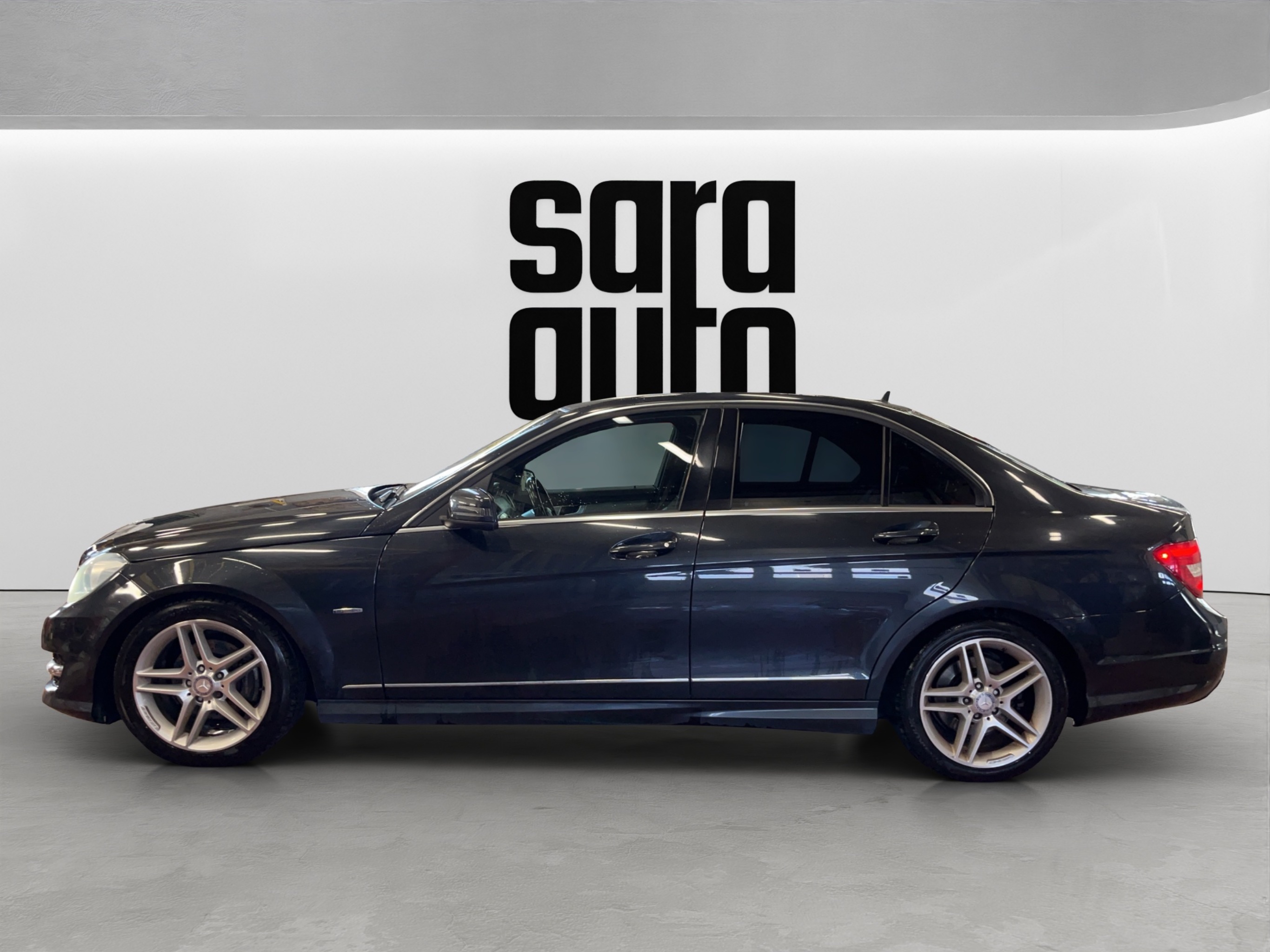 Mercedes-Benz C 2012 – kuva 7
