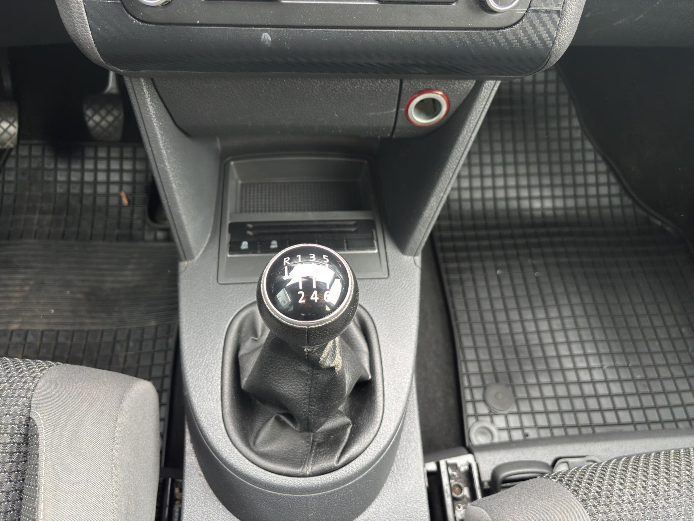Volkswagen Touran 2012 – kuva 18