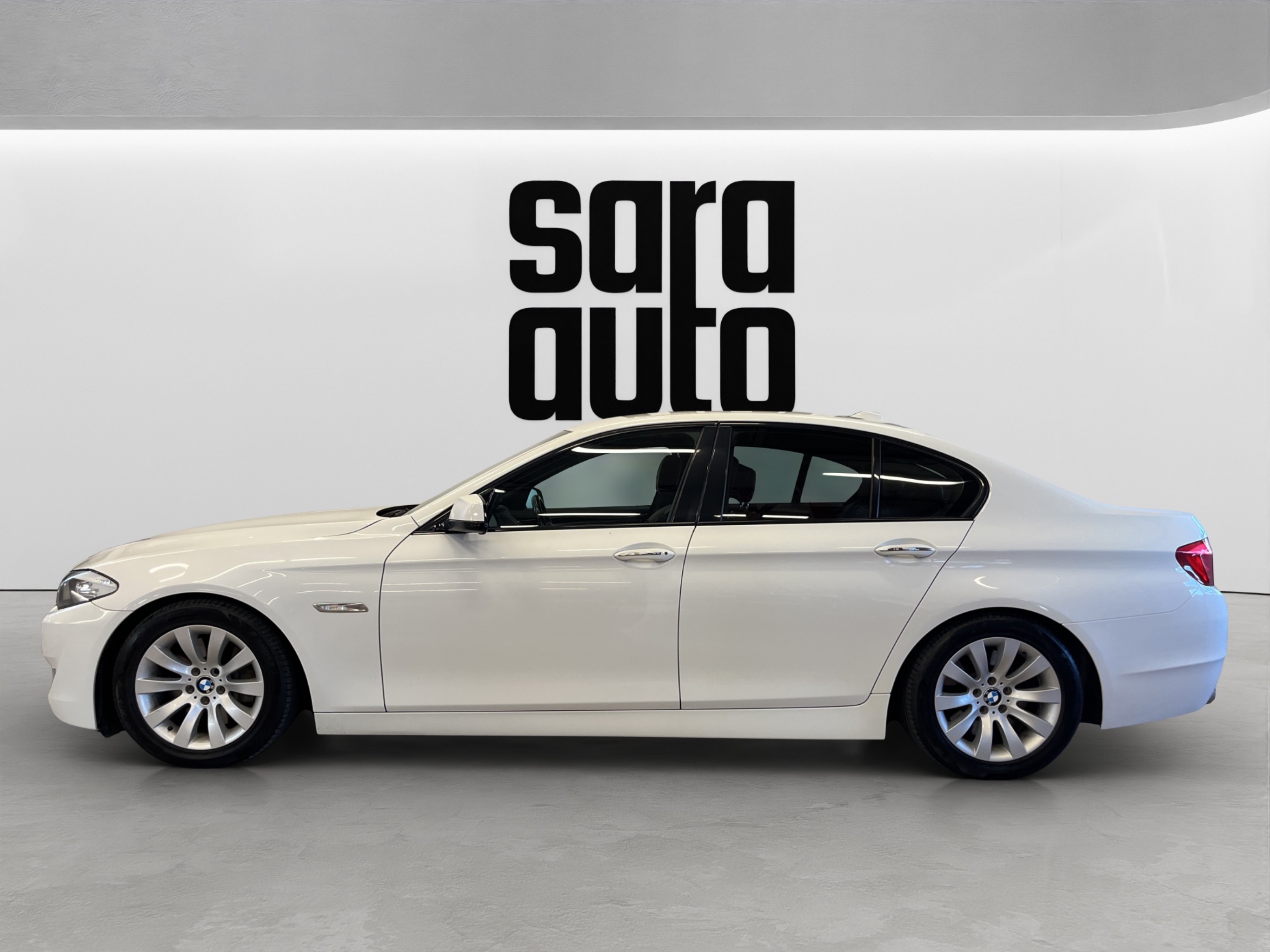 BMW 525 2011 – kuva 7