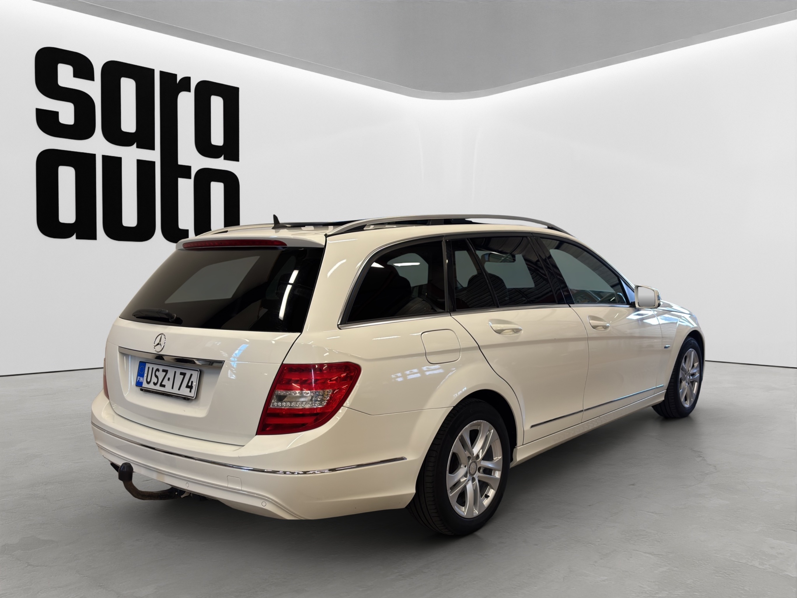 Mercedes-Benz C 2011 – kuva 3
