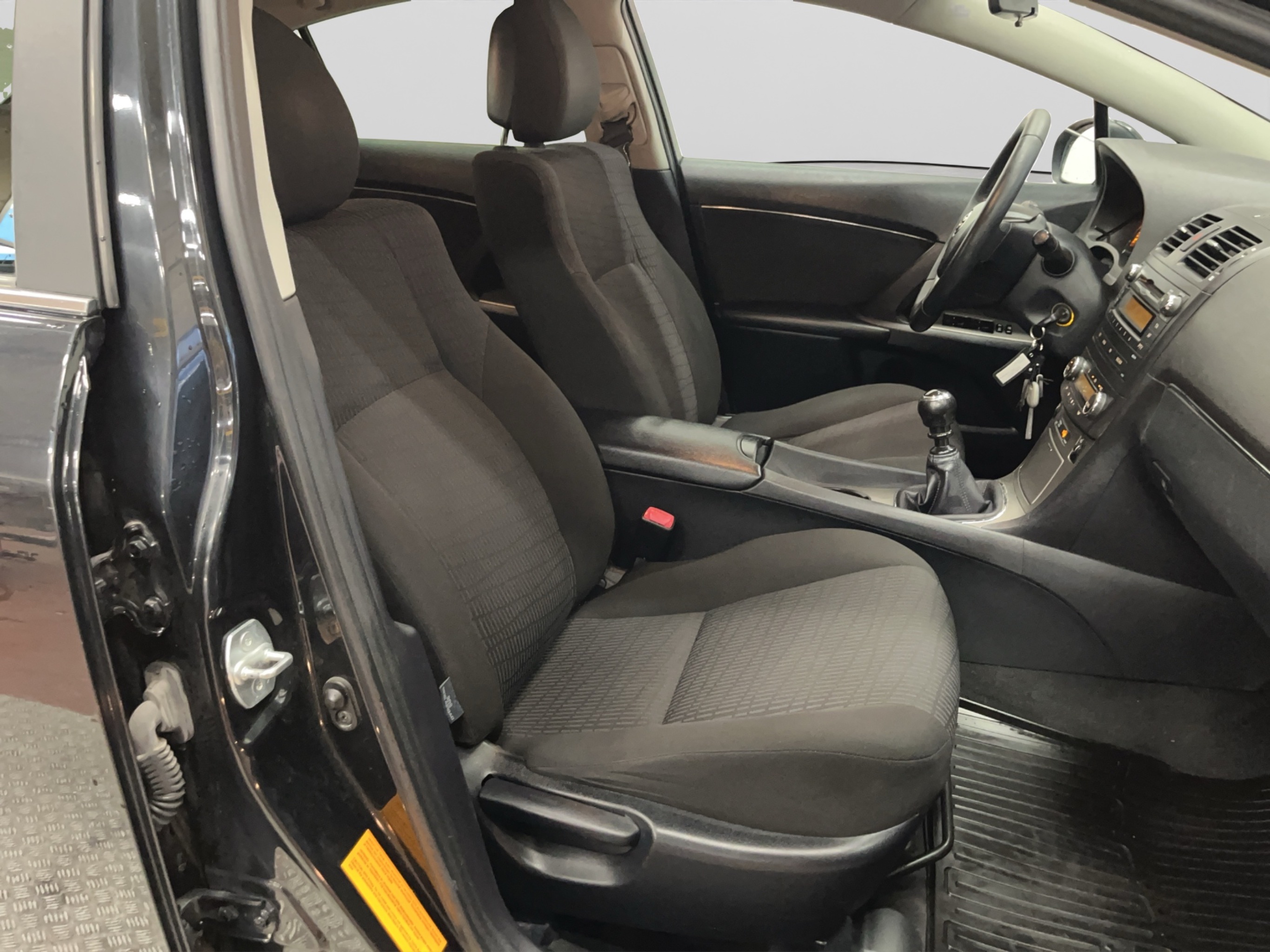 Toyota Avensis 2010 – kuva 11
