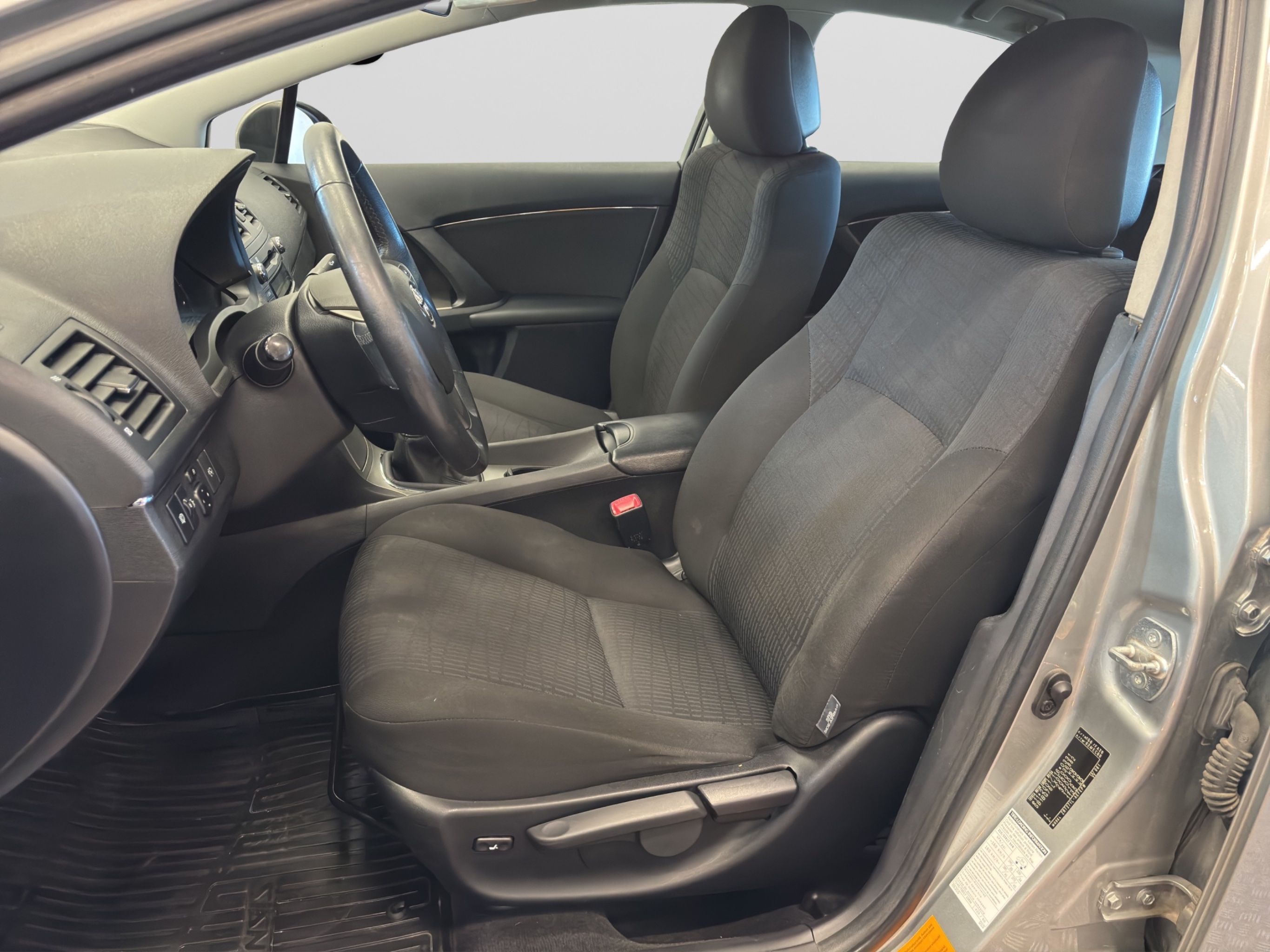 Toyota Avensis 2010 – kuva 11