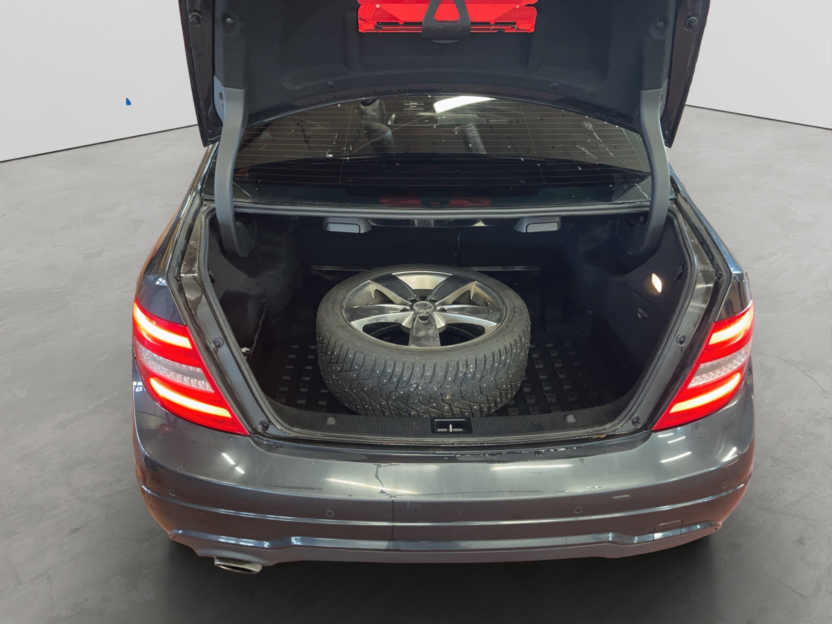 Mercedes-Benz C 2012 – kuva 18