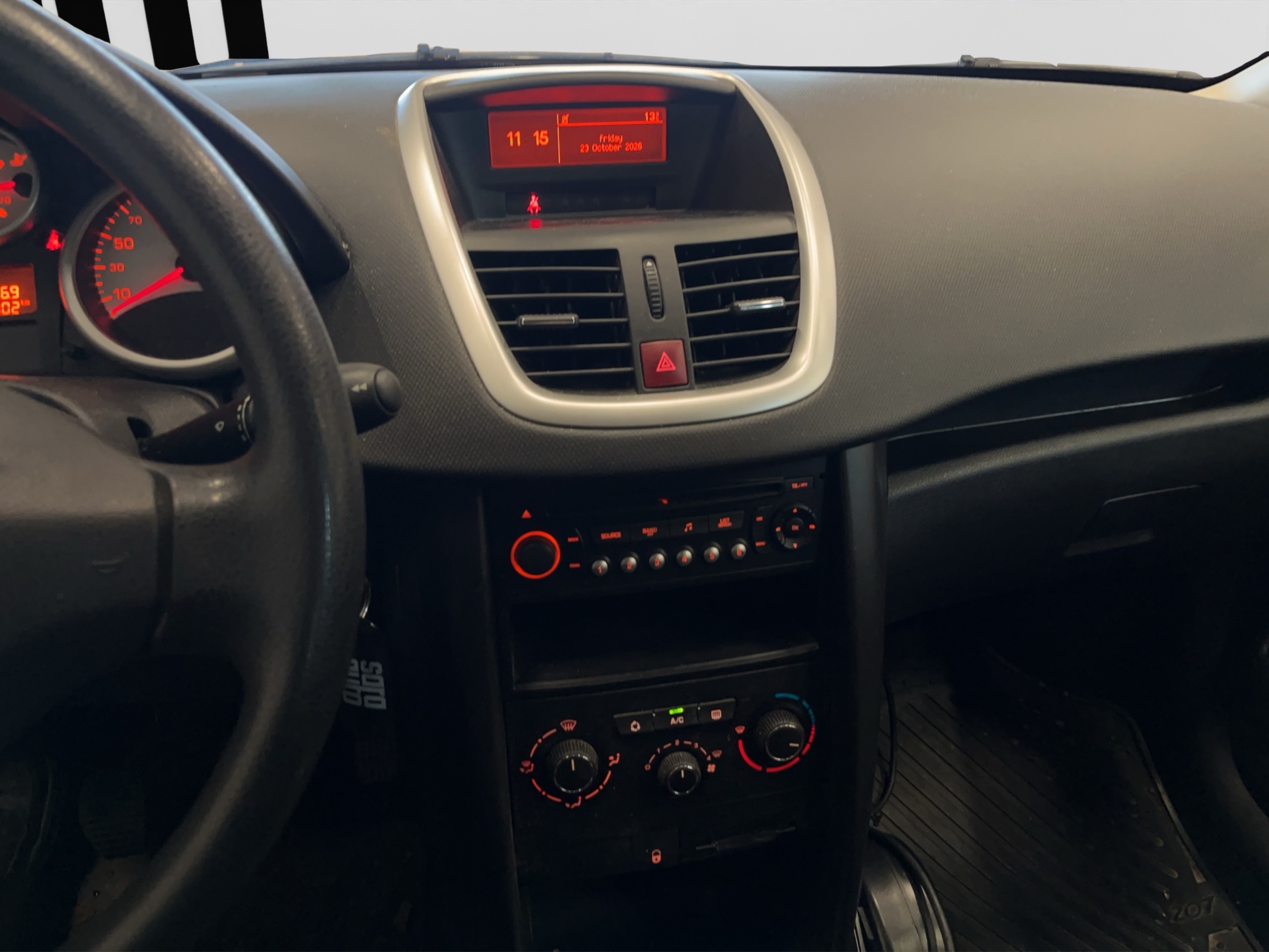Peugeot 207 2010 – kuva 12