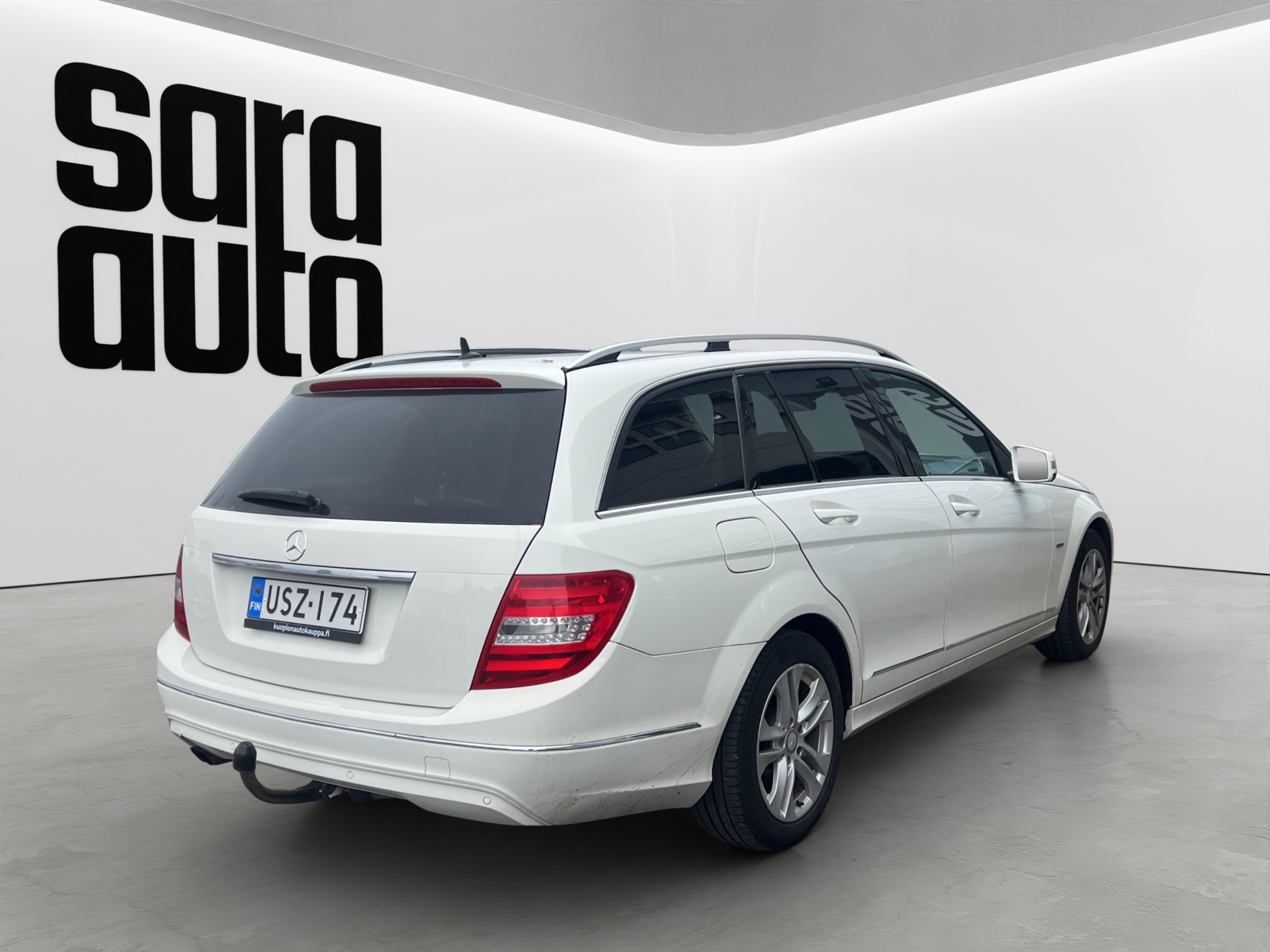 Mercedes-Benz C 2011 – kuva 3