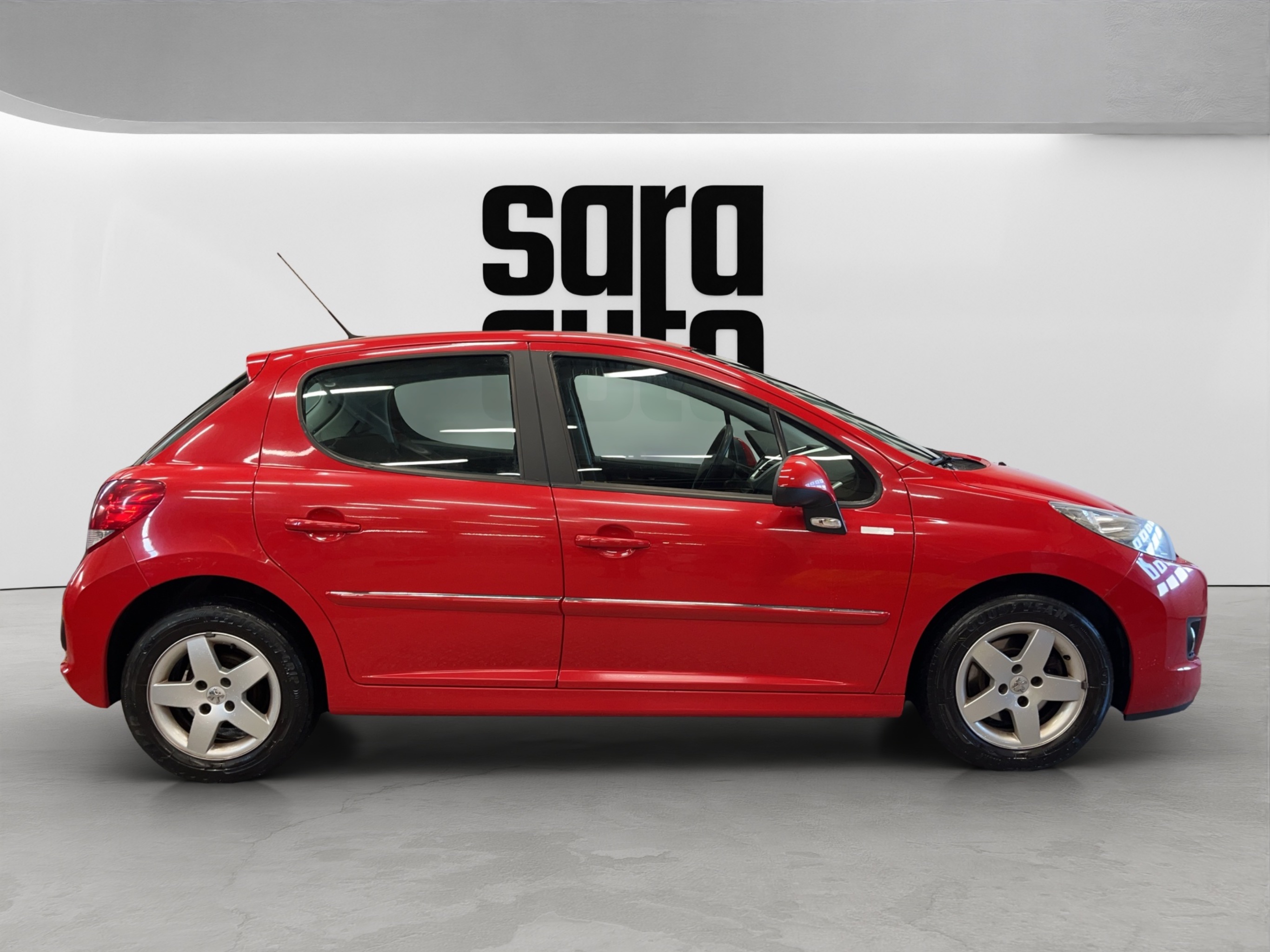 Peugeot 207 2010 – kuva 2