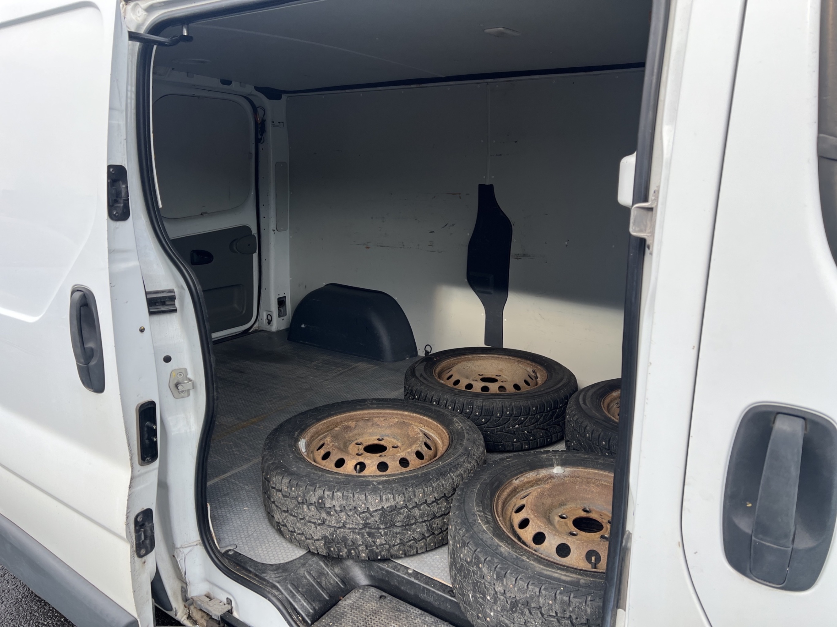 Renault Trafic 2011 – kuva 9