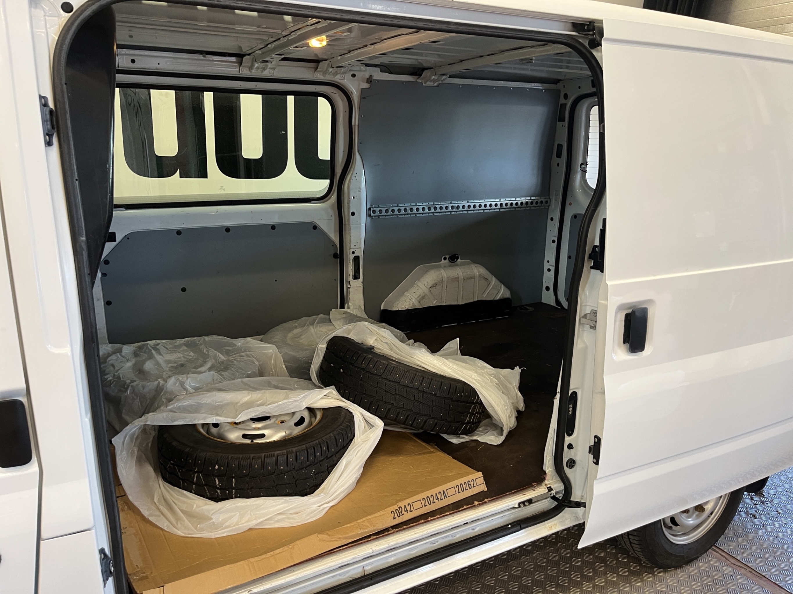 Ford Transit 2008 – kuva 11