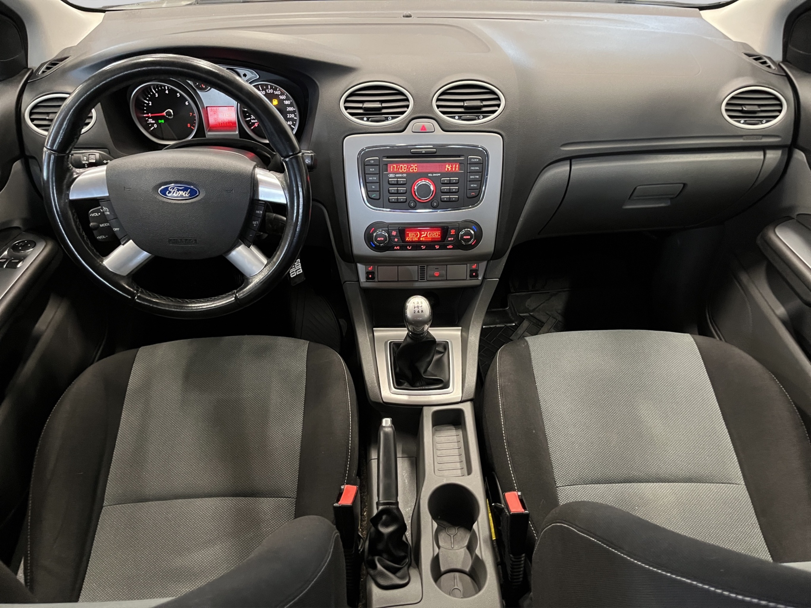 Ford Focus 2010 – kuva 15
