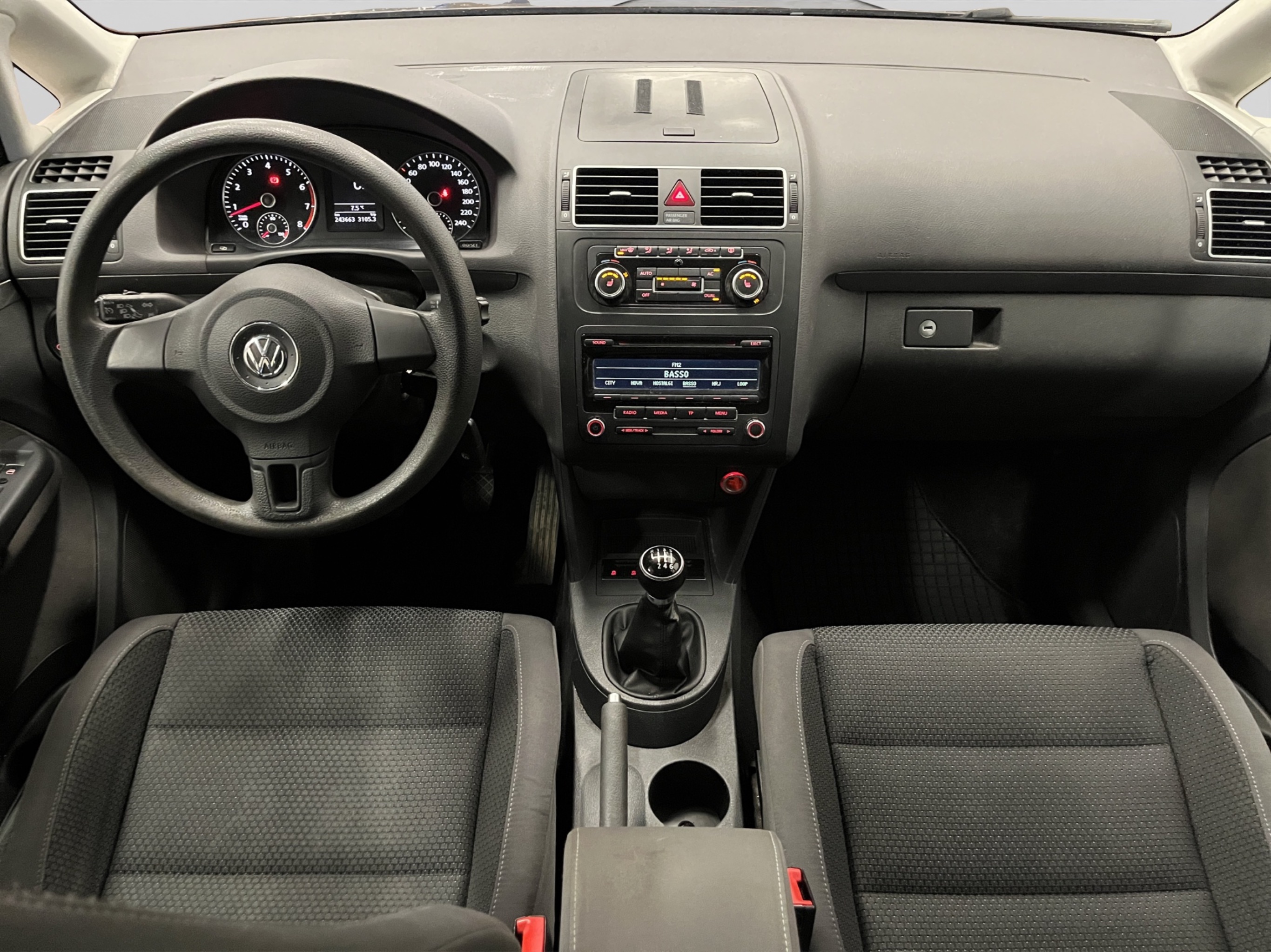 Volkswagen Touran 2012 – kuva 16