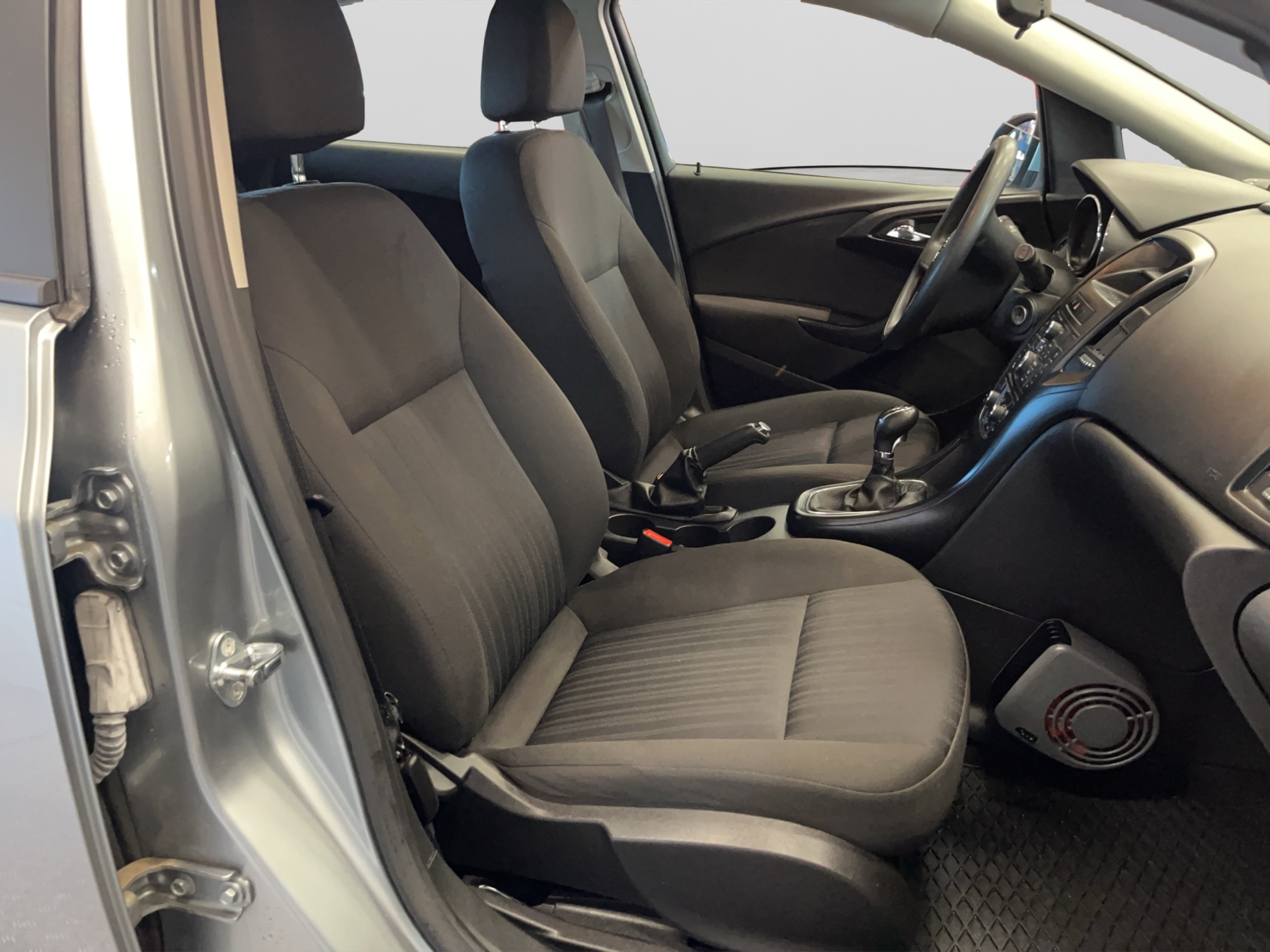 Opel Astra 2011 – kuva 13