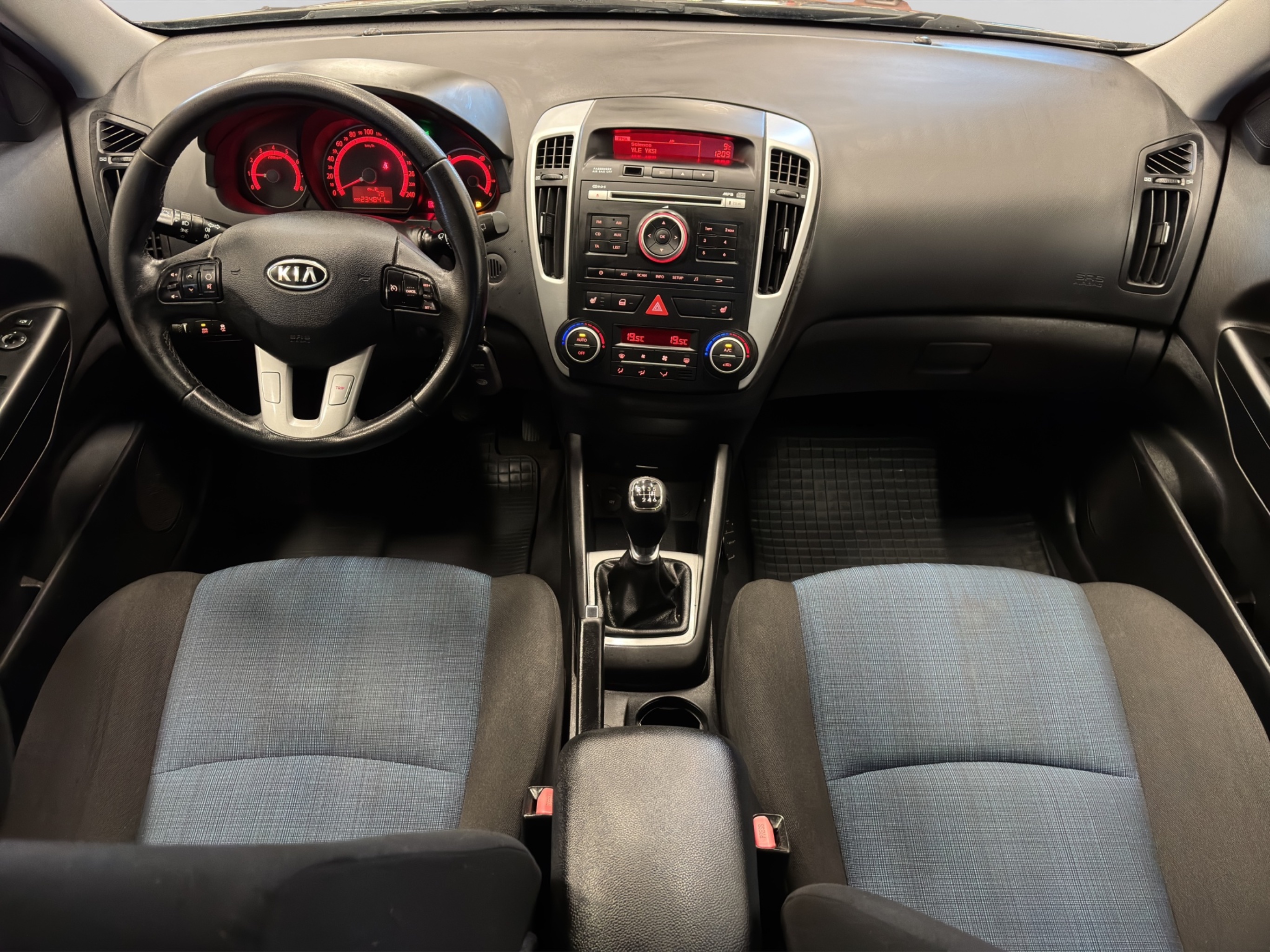 Kia Ceed 2011 – kuva 15