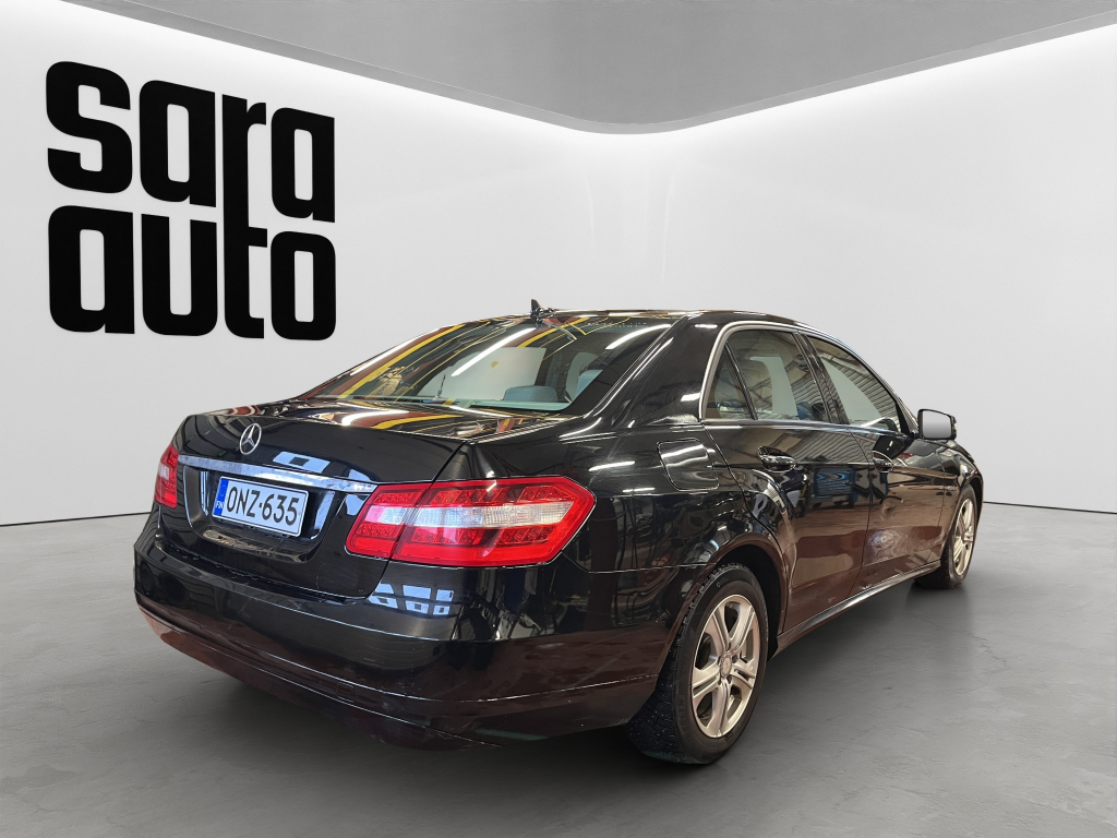 Mercedes-Benz E kuva 7