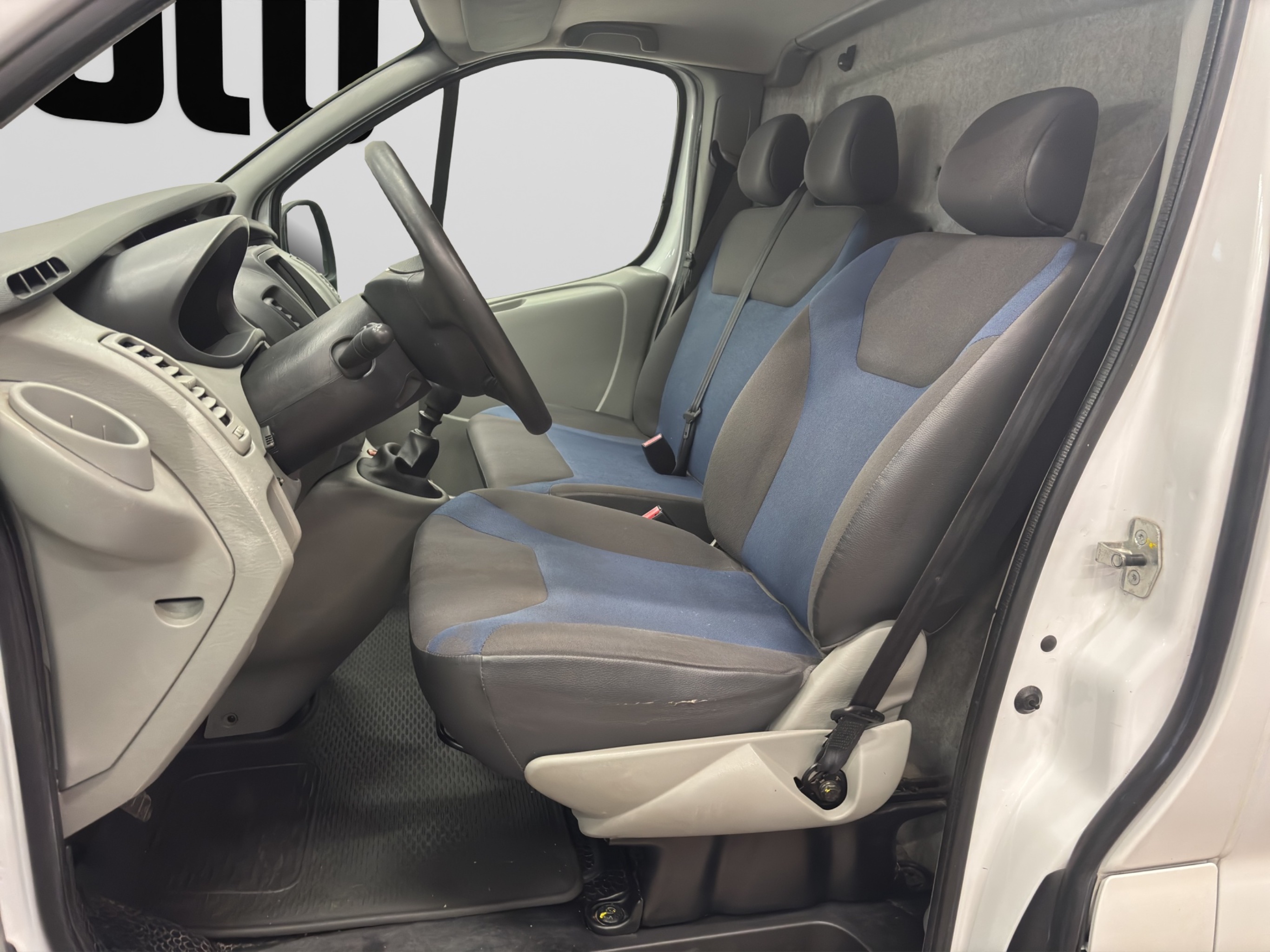 Renault Trafic 2011 – kuva 11