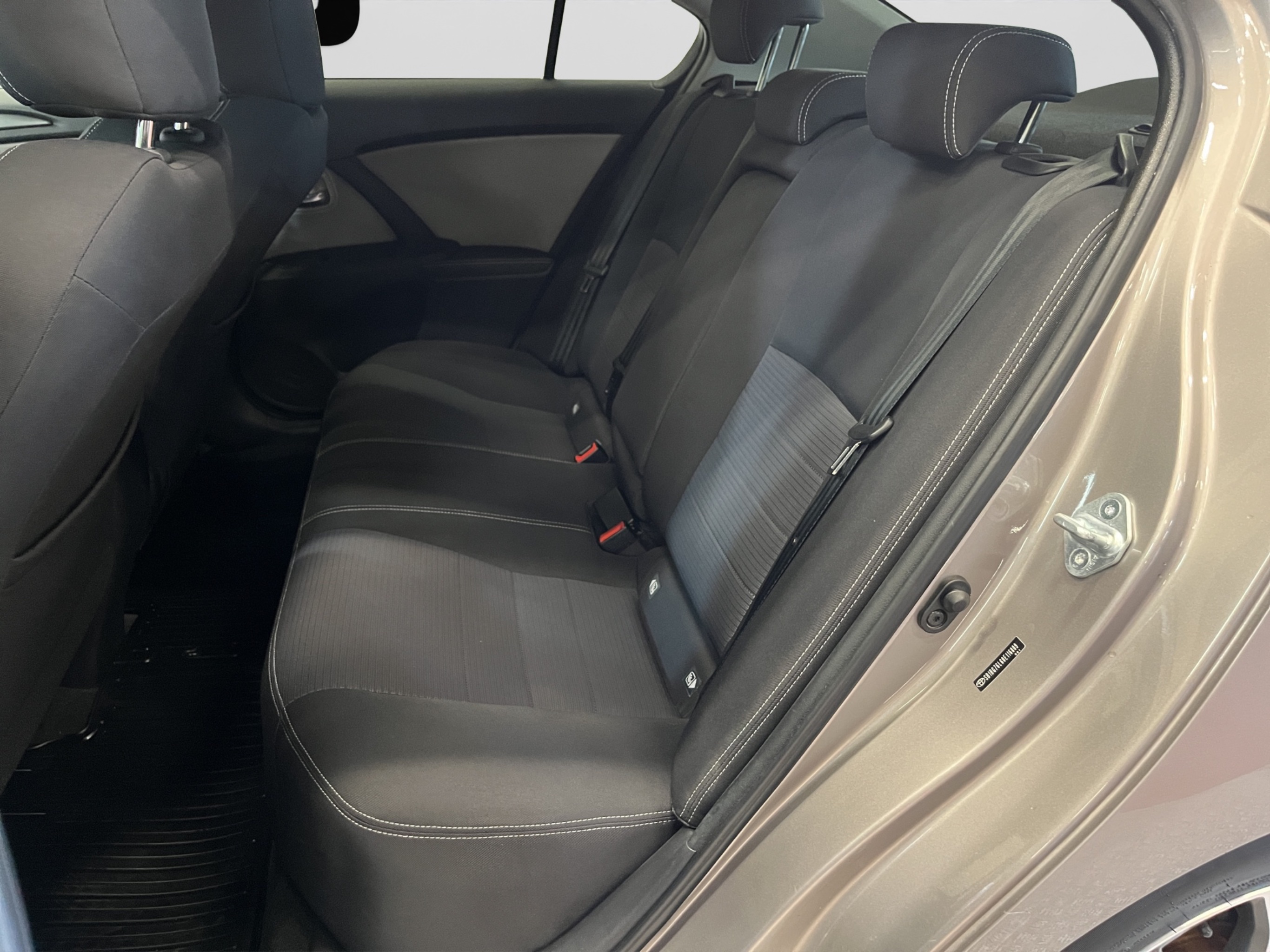 Toyota Avensis 2016 – kuva 12