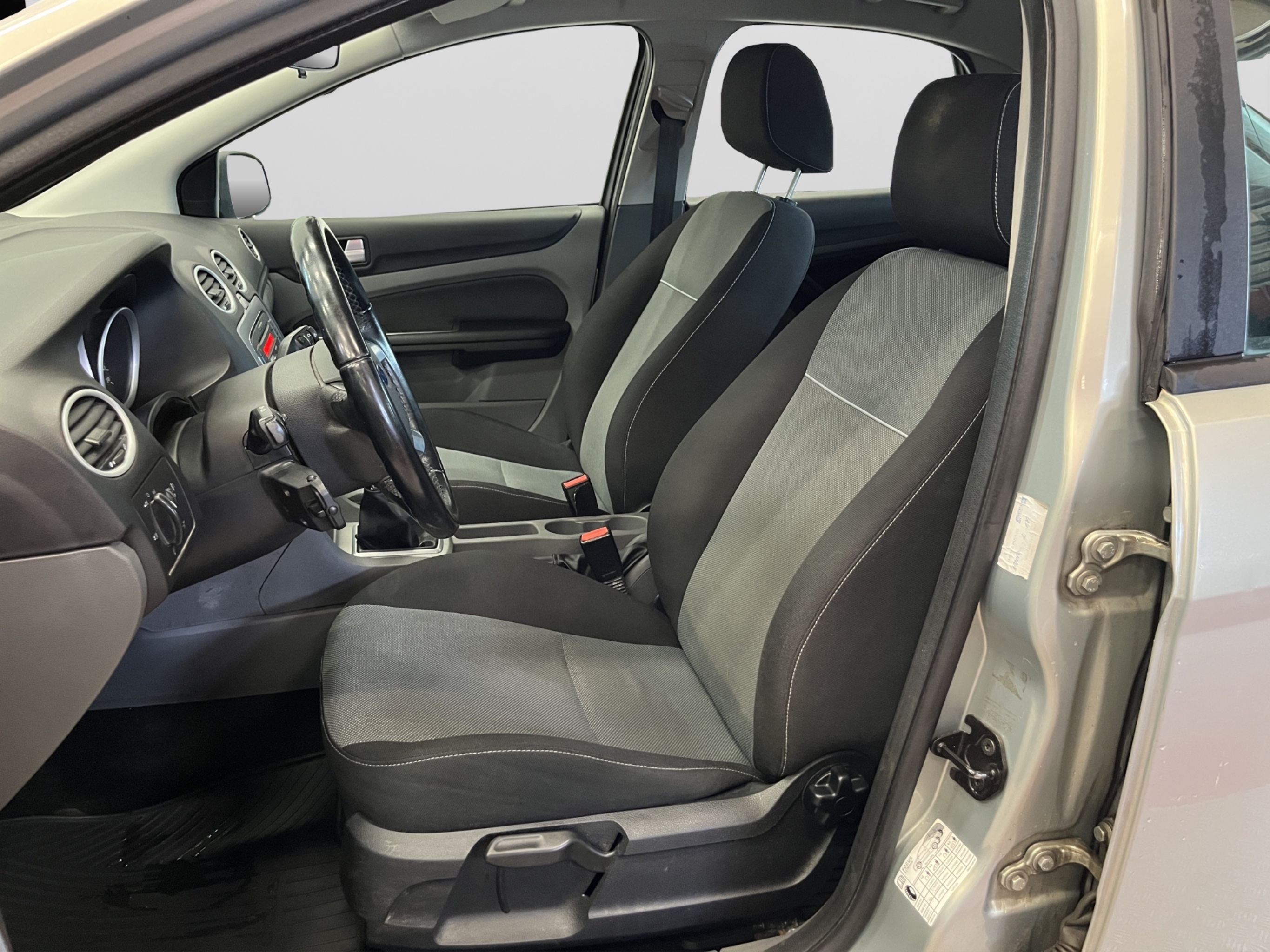 Ford Focus 2010 – kuva 11