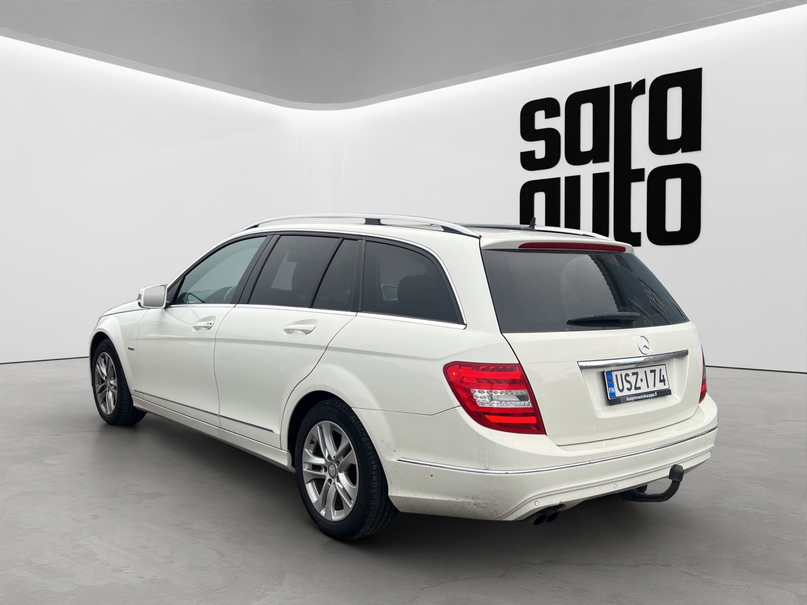 Mercedes-Benz C 2011 – kuva 6