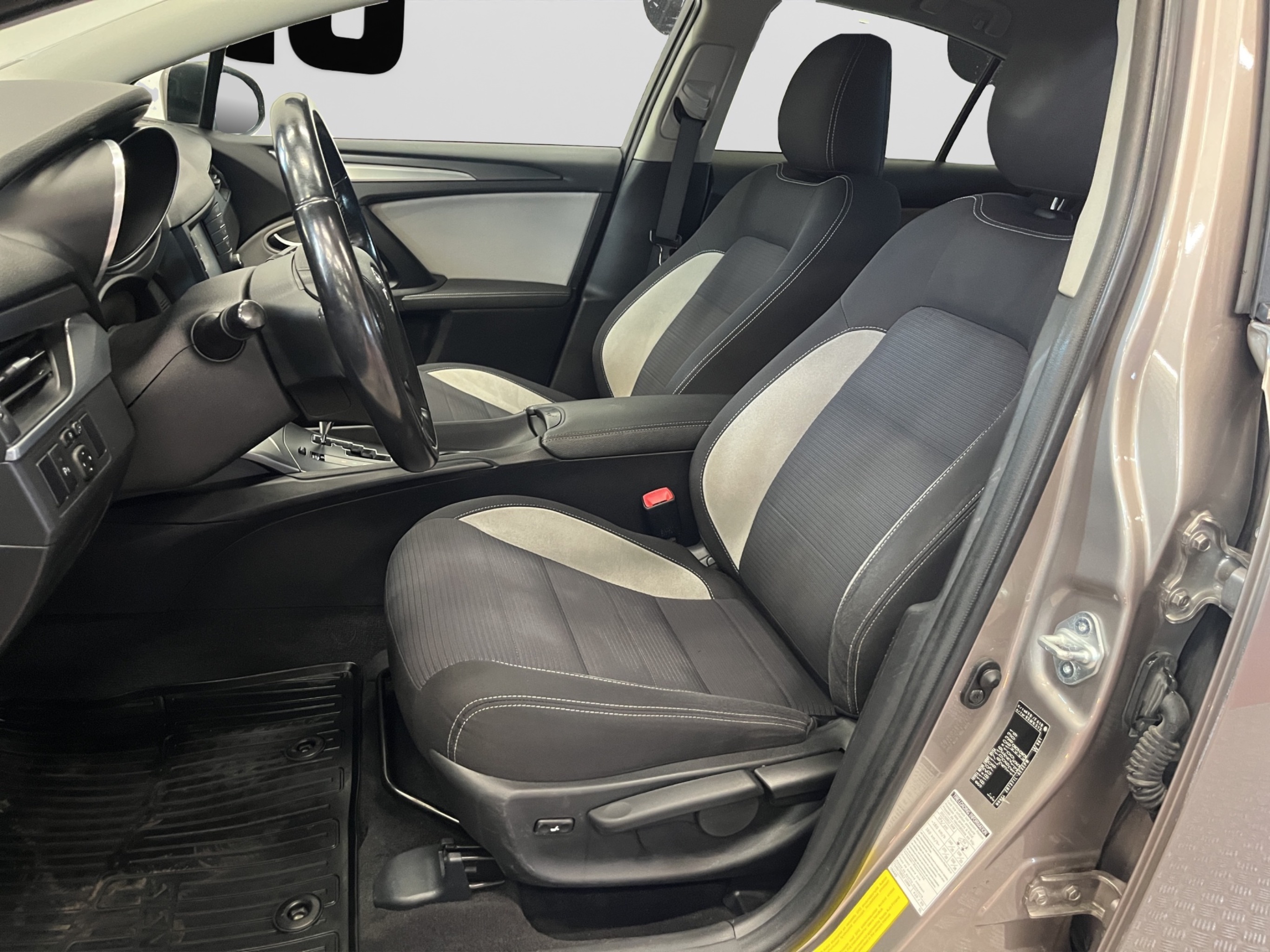 Toyota Avensis 2016 – kuva 11