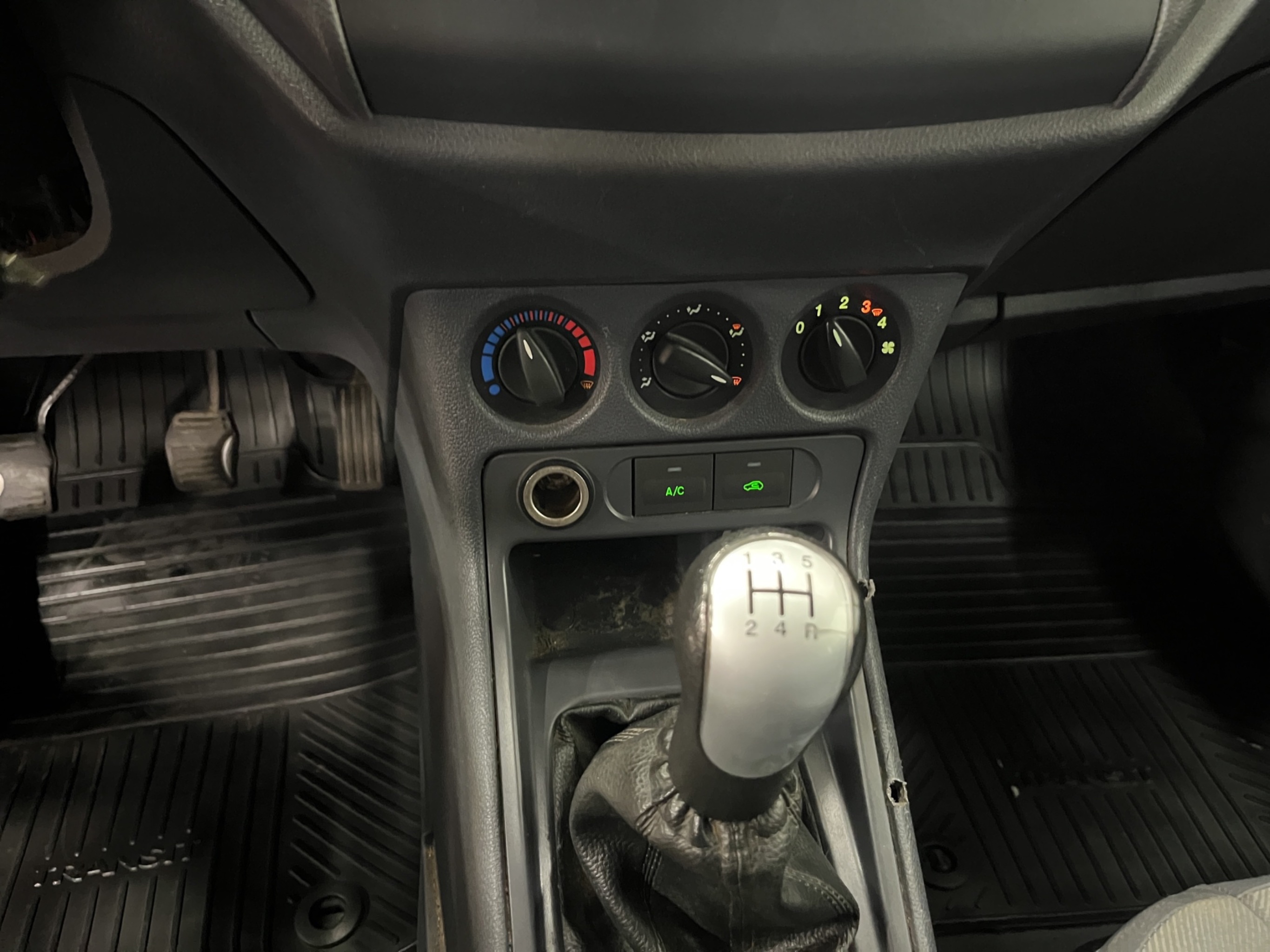 Ford Transit Connect 2010 – kuva 15