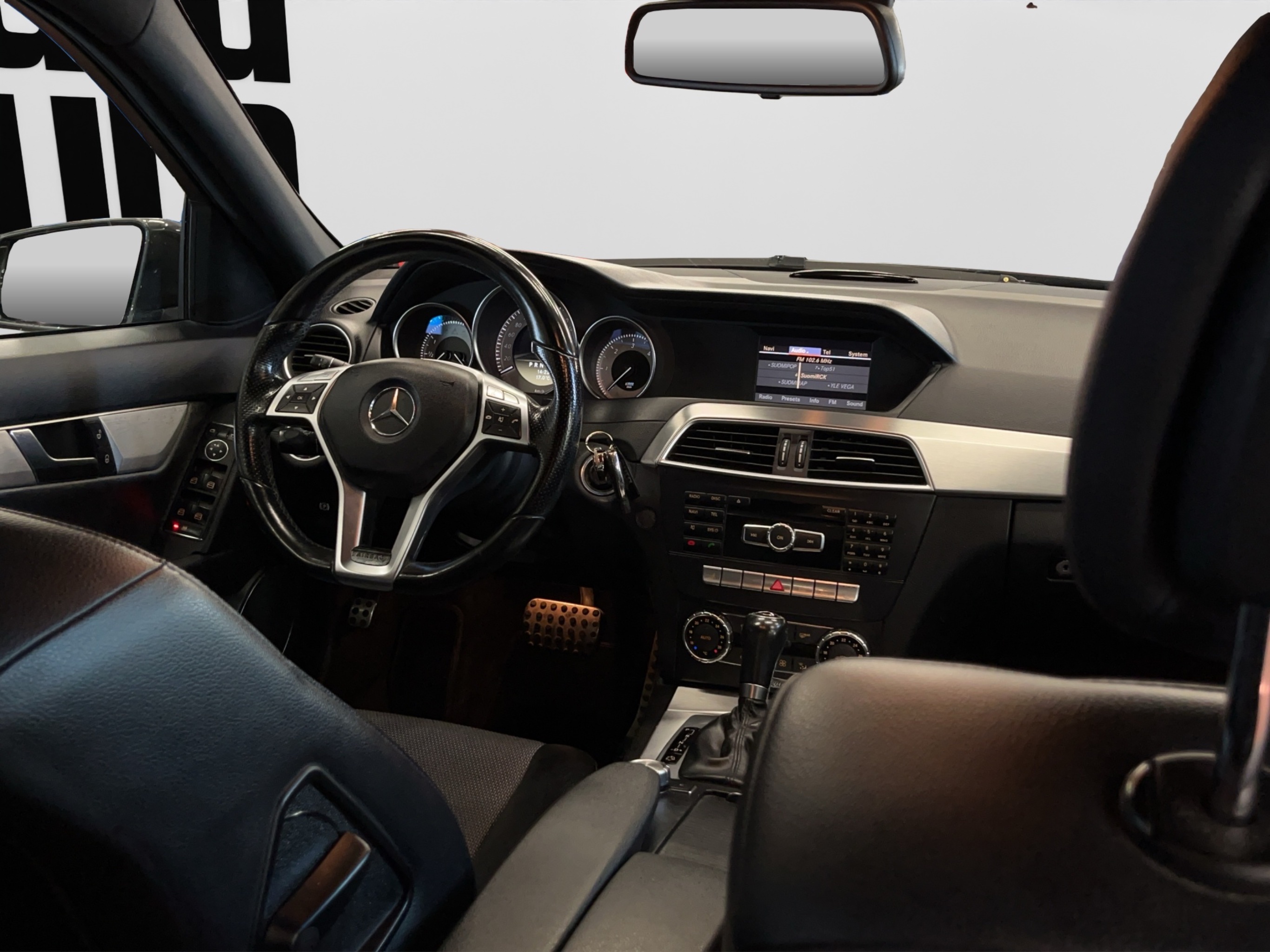 Mercedes-Benz C 2012 – kuva 15