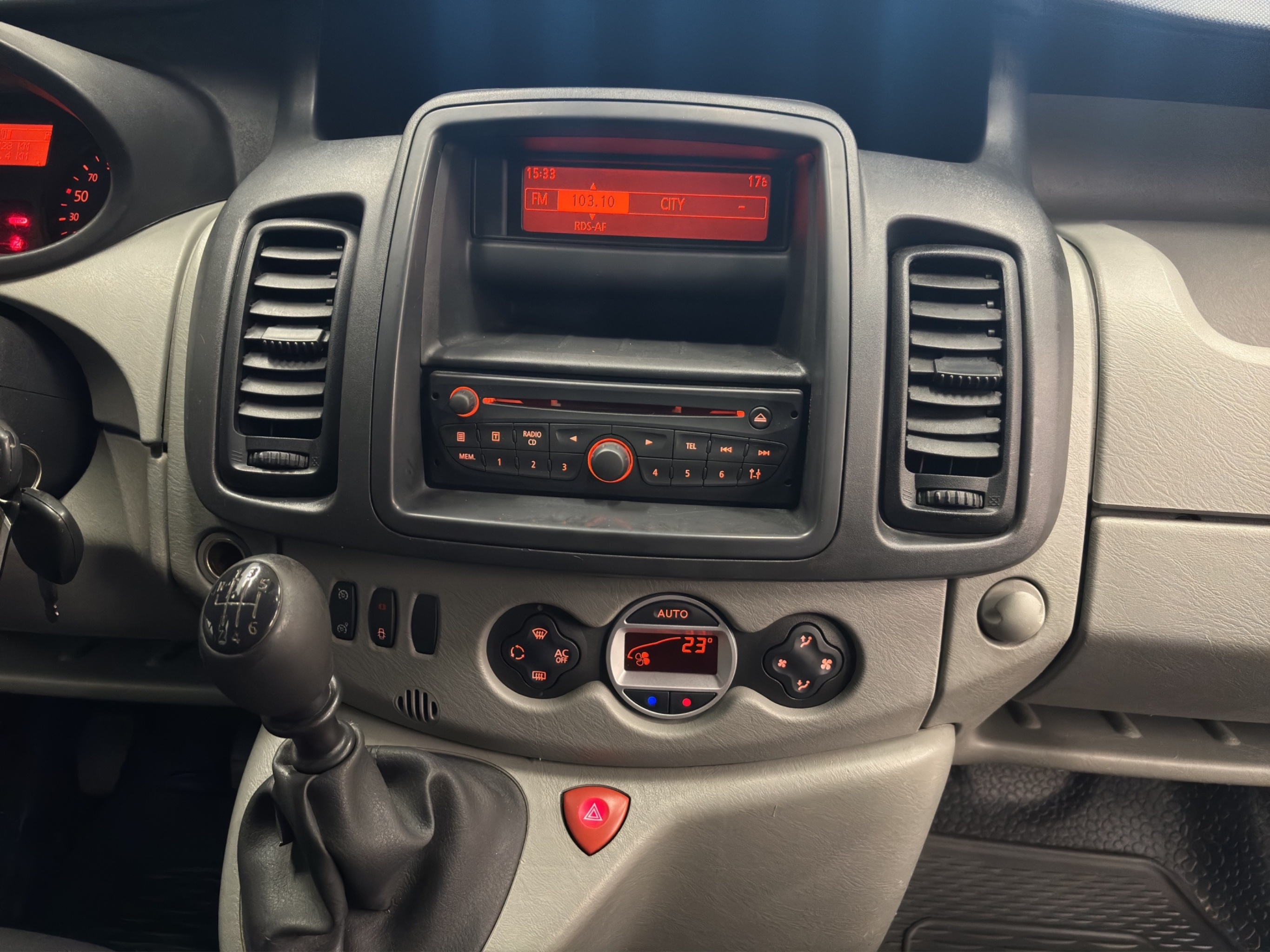 Renault Trafic 2011 – kuva 14