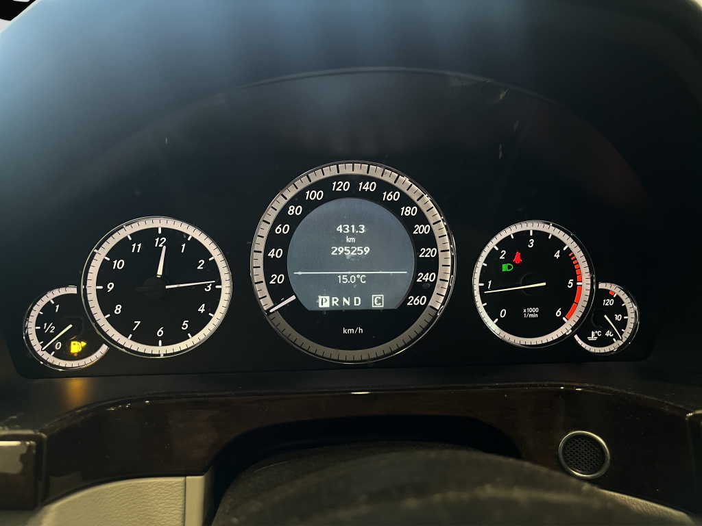 Mercedes-Benz E kuva 18