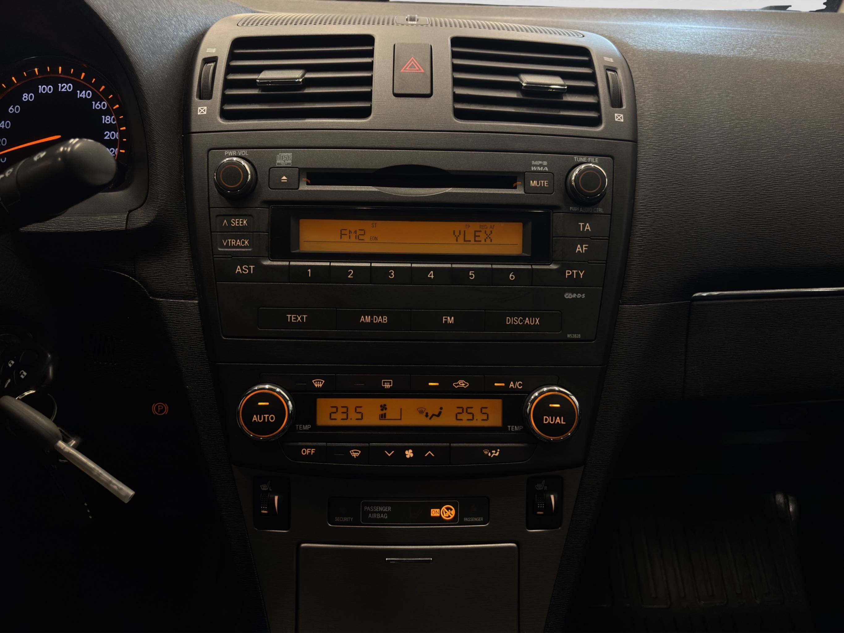 Toyota Avensis 2010 – kuva 16