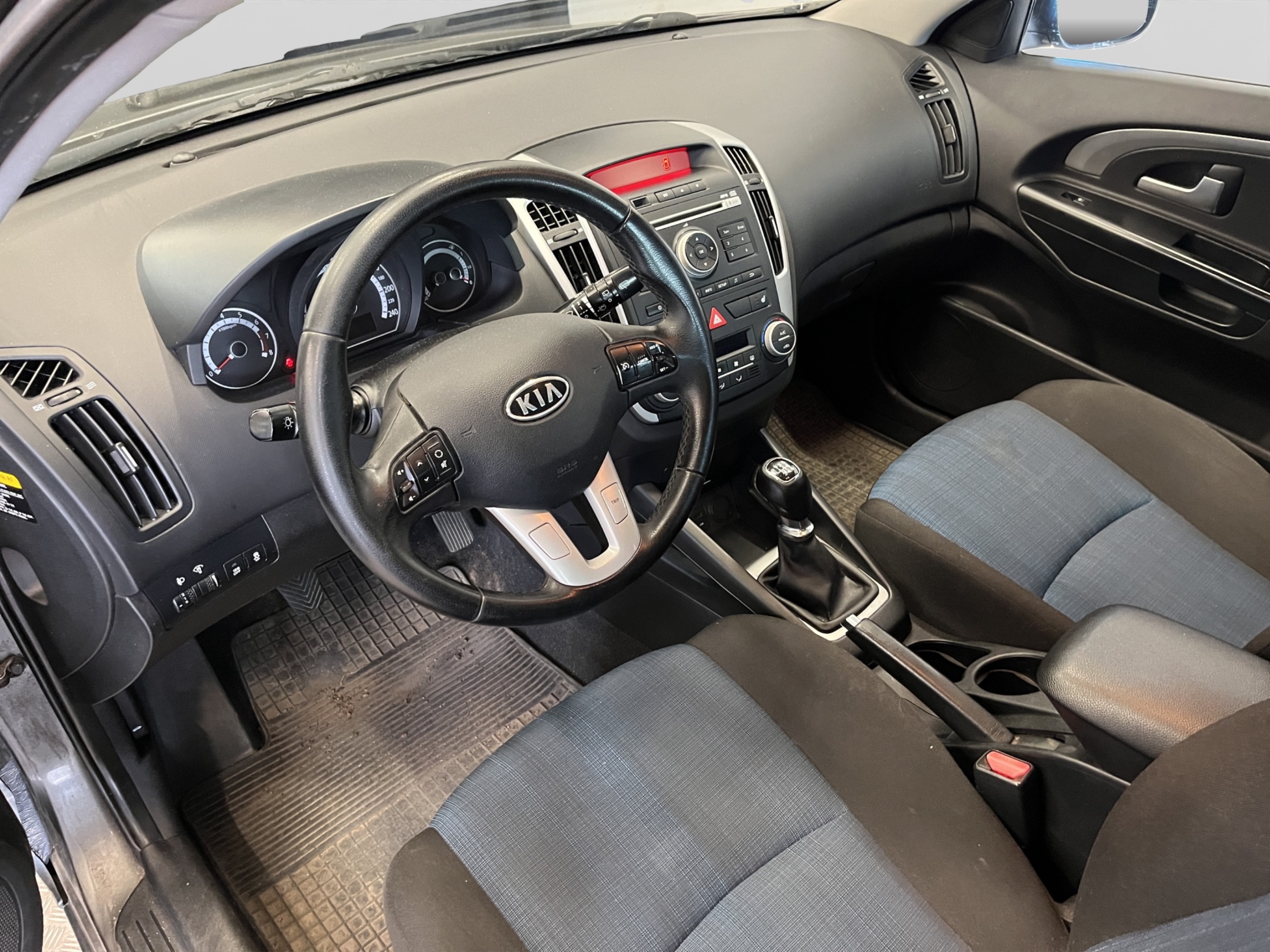 Kia Ceed 2011 – kuva 5
