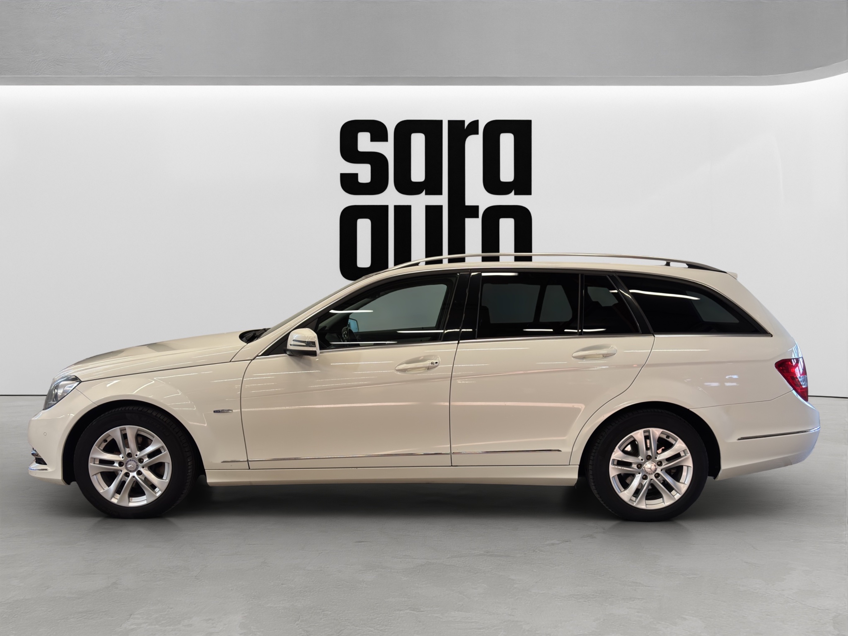 Mercedes-Benz C 2011 – kuva 7